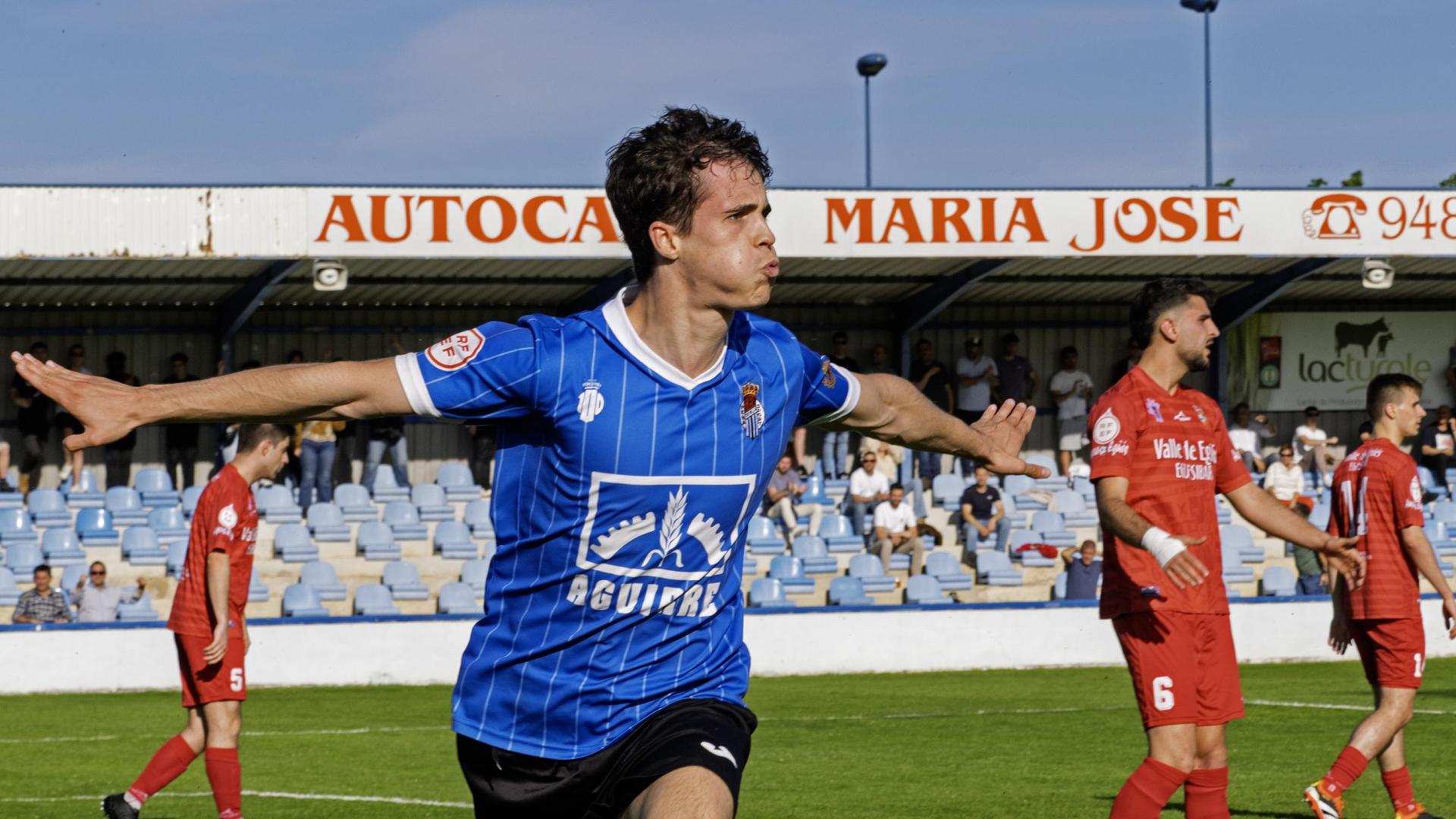 Iñaki Rodríguez, futbolista de la Peña Sport, celebra el 1-0 ante el Valle de Egüés