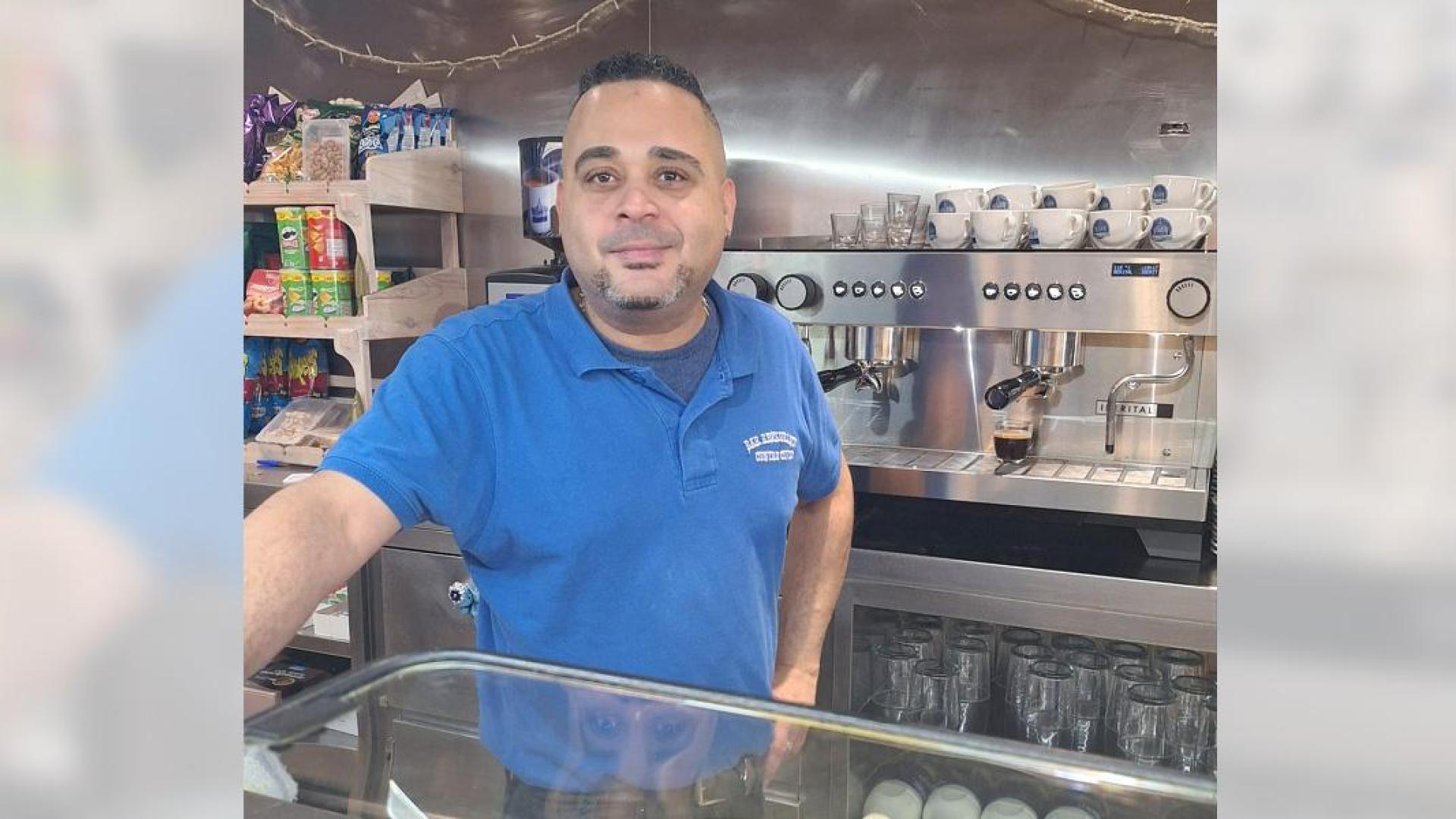 Fermín Junior María Rijo, en el bar del centro cívico de Tafalla