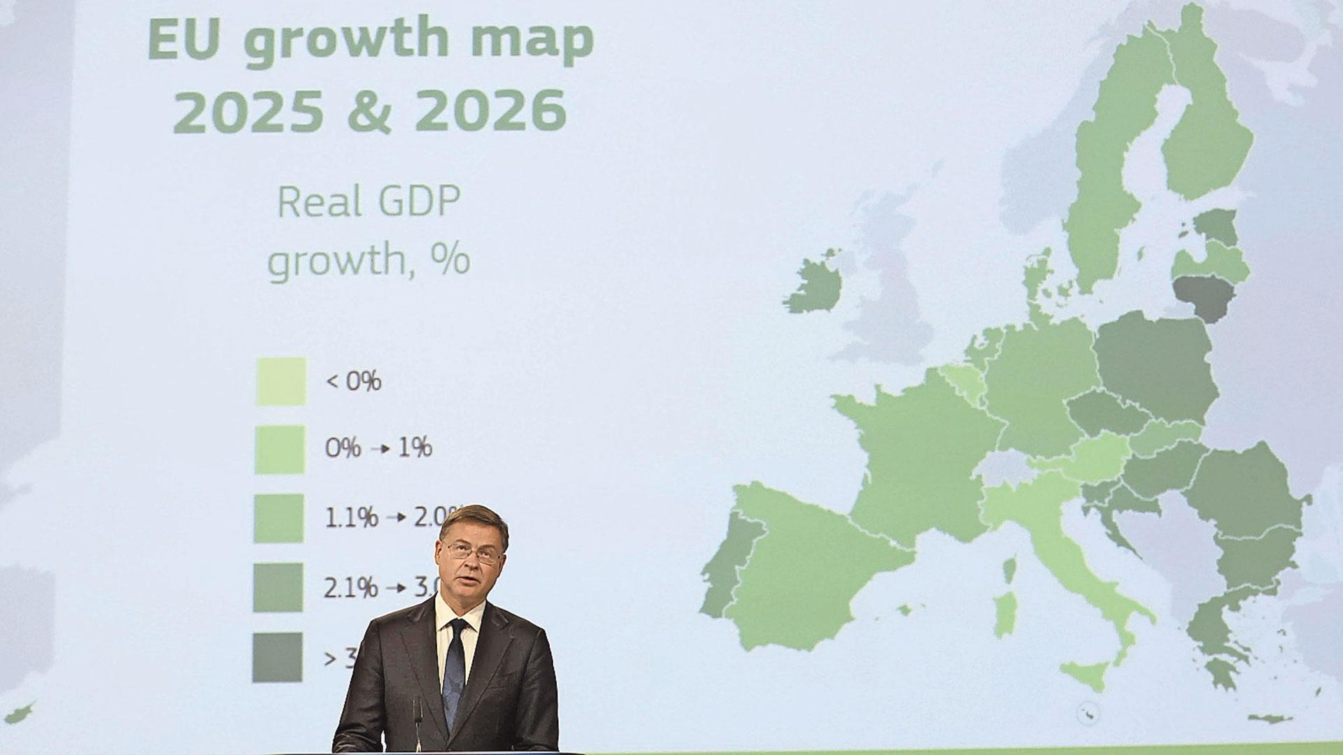 El comisario de Economía de la UE, Valdis Domvrovskis, ayer durante la presentación de las previsiones de primavera