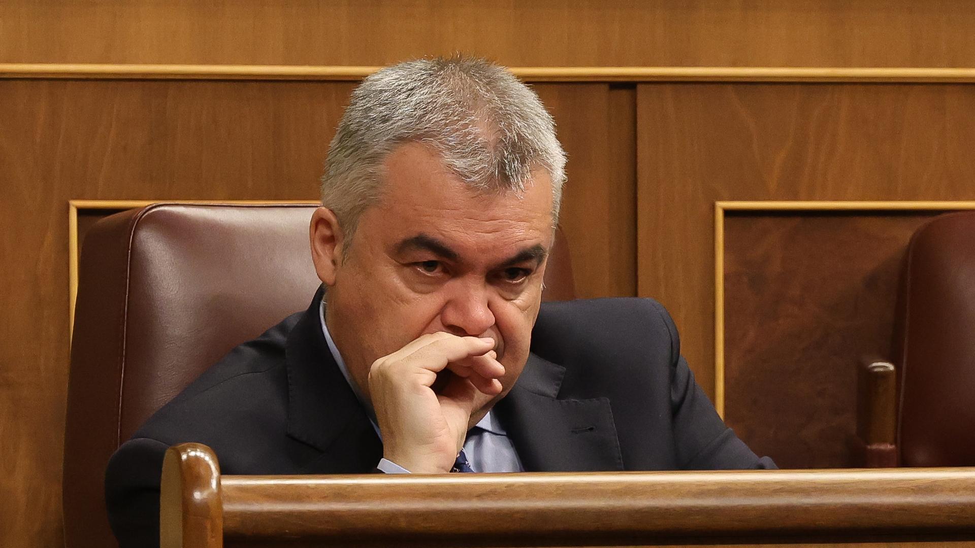 El secretario de Organización del PSOE, Santos Cerdán, llega a la sesión de control al Gobierno este 28 de mayo de 2025