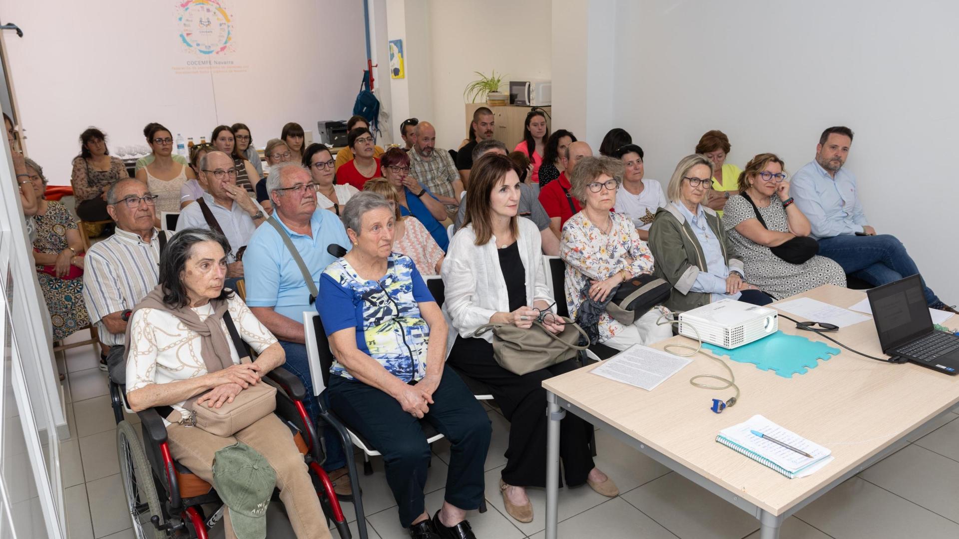 Asistentes al acto celebrado este miércoles en Tudela por la Asociación Esclerosis Múltiple de Navarra
