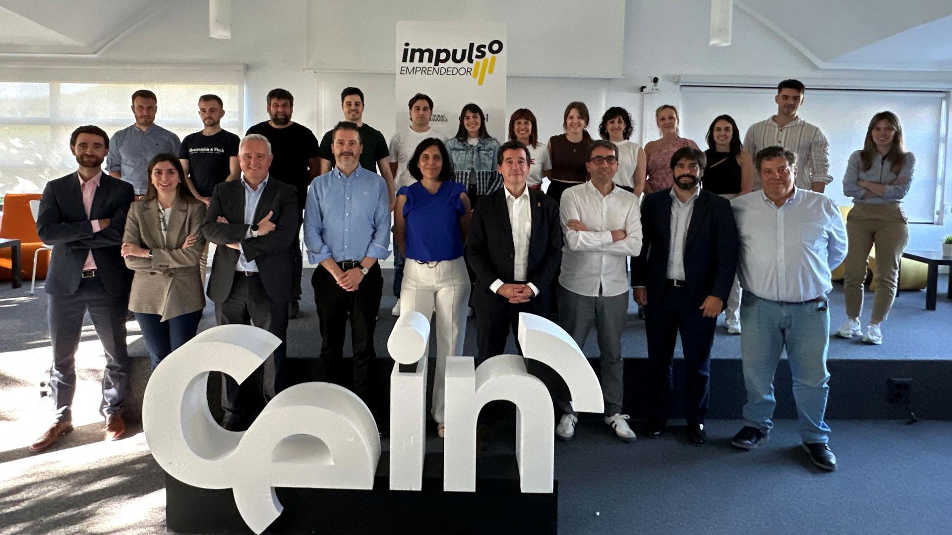 El consejero Irujo con integrantes del jurado y candidaturas seleccionadas