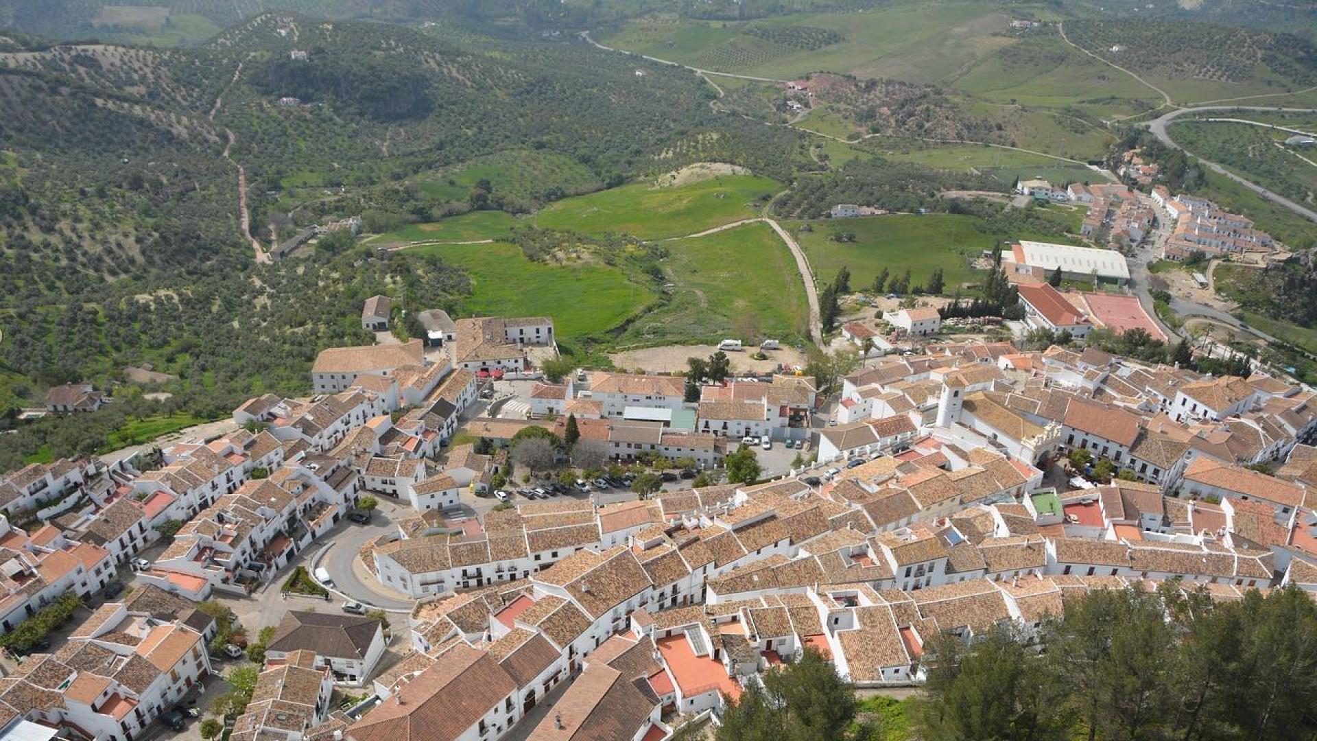 En Zahara de la Sierra sus trabajadores municipales podrán librar lunes o viernes y comprimir sus nuevas 35 horas semanales en cuatro días