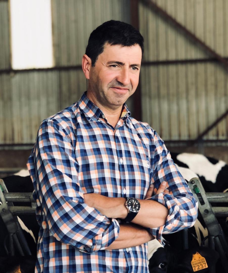 Juanma Garro en la granja de Lacturale en Exteberri.