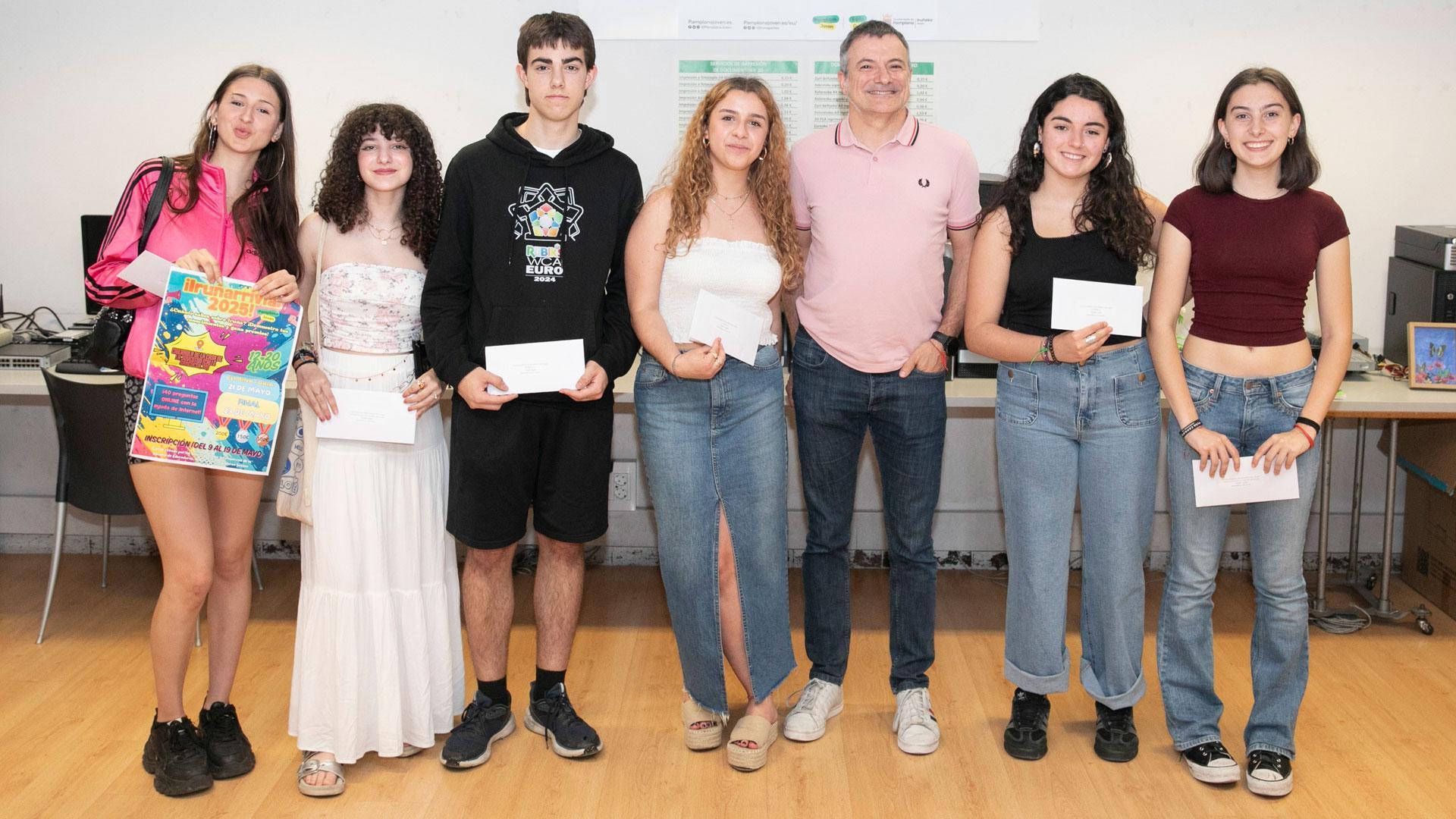 Foto de grupo de los ganadores de la décima edición del torneo Iruñarrivial