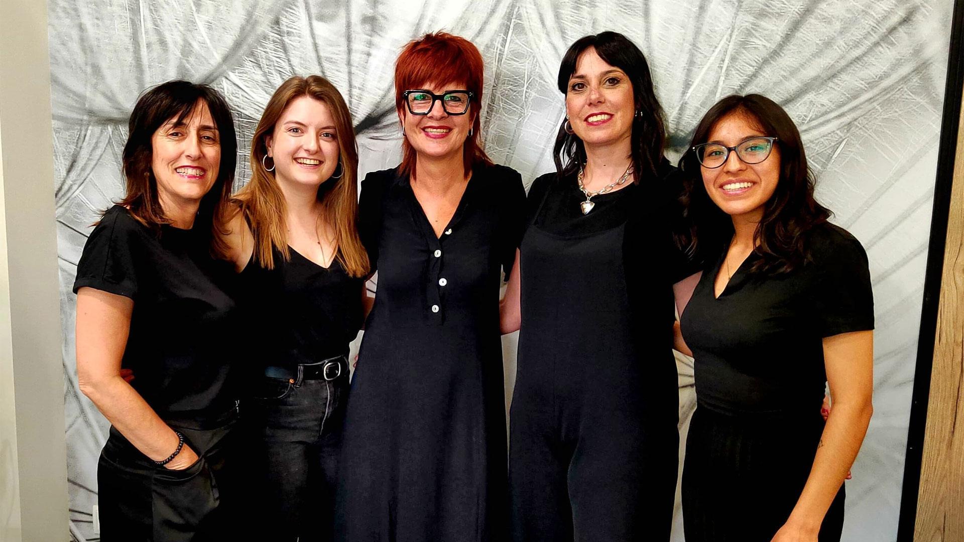 Desde la izquierda, Puy Barbaron Arzoz, Maialen Aguirre Ursuegui, Nuria Alonso Velasco, Amaia Enekoitz González y Karolina Quezada Almachi