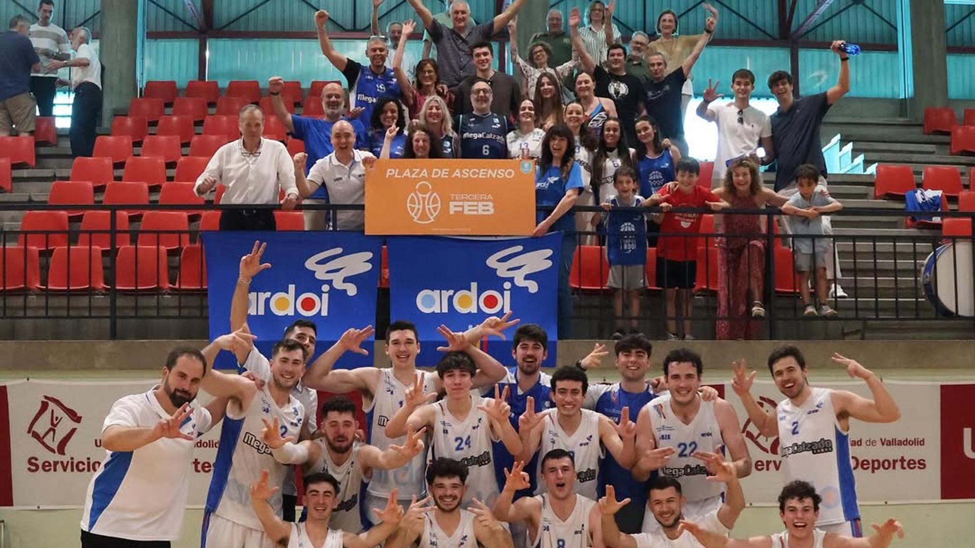 El Megacalzado Ardoi celebra el ascenso en la pista