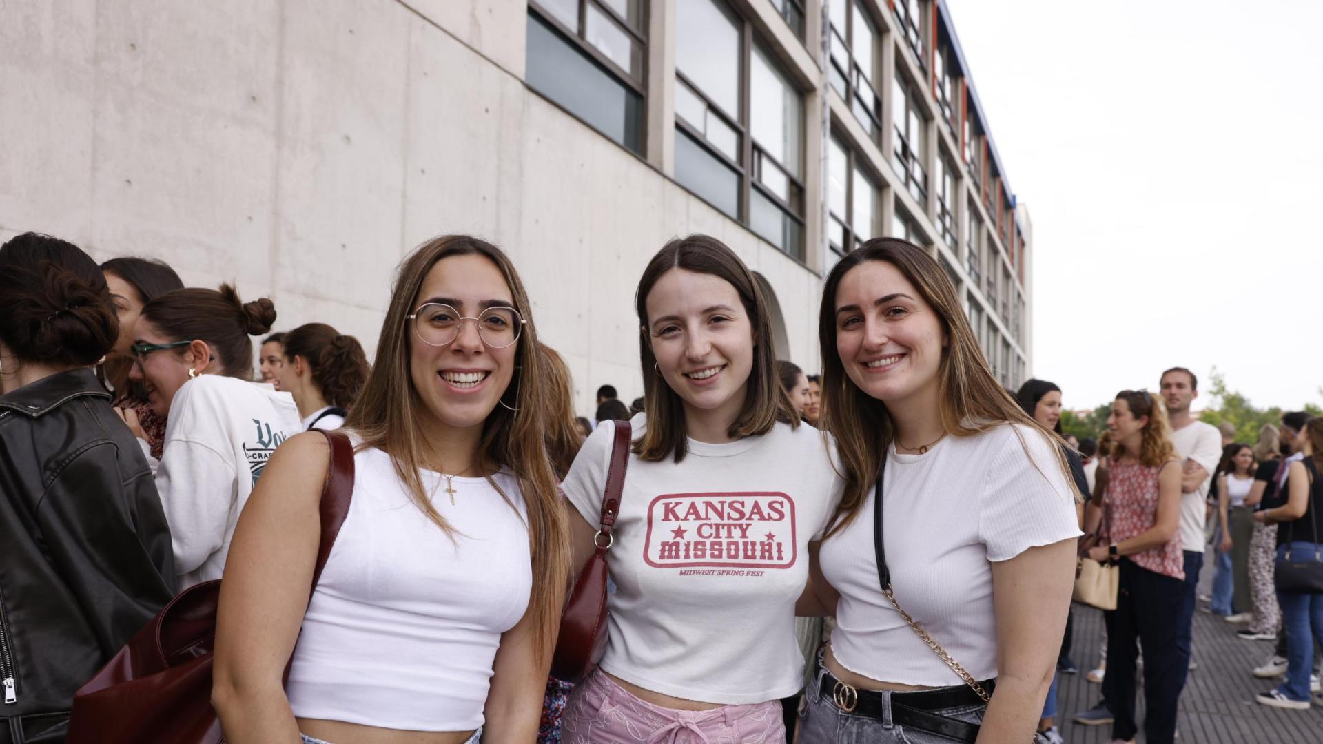 Amigas entrando a la oposición de Enfermería en la Upna