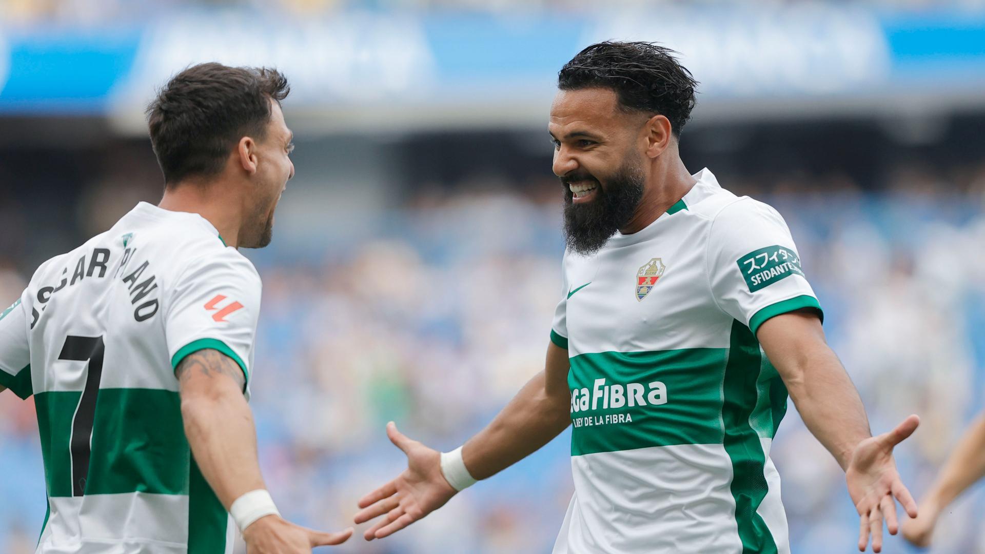 Los jugadores del Elche Mourad Daoudi (d) y Óscar Plano celebran el primer gol de su equipo
