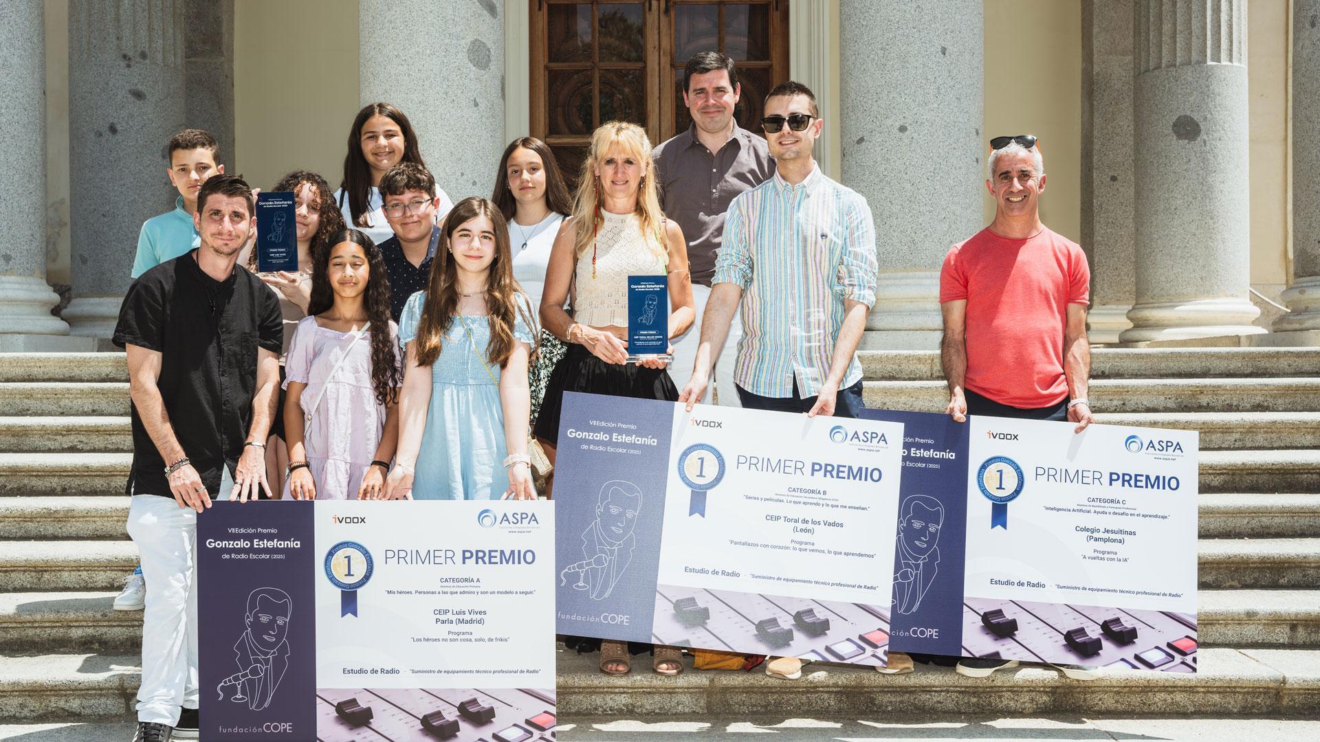 Imagen de los centros ganadores del certamen de radio y pódcast