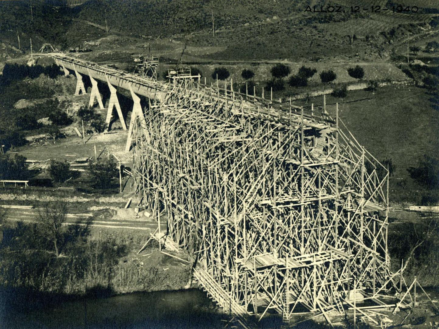 El acueducto, en construcción (1940)