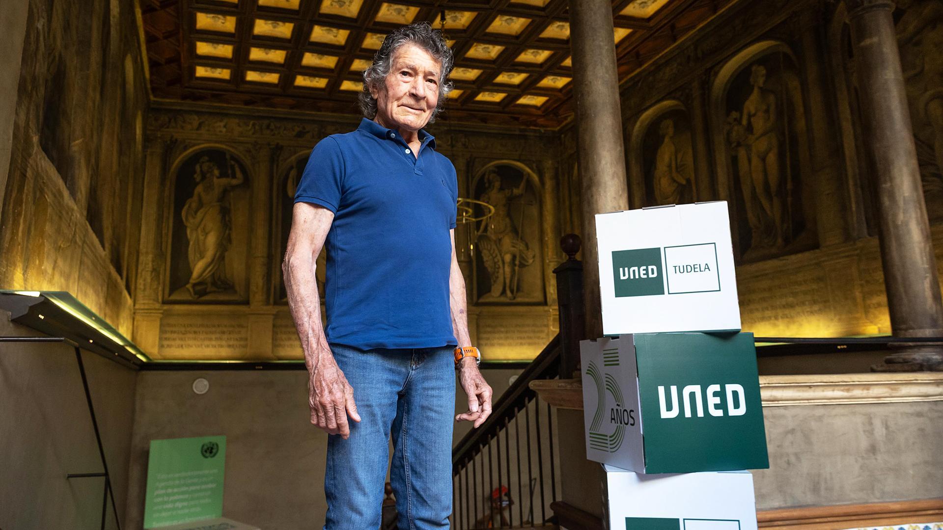 El alpinista Carlos Soria Fontán, este jueves 5 de mayo en la sede de la UNED de Tudela donde pronunció la  lección inaugural de los Cursos de Verano de las Universidades de Navarra /