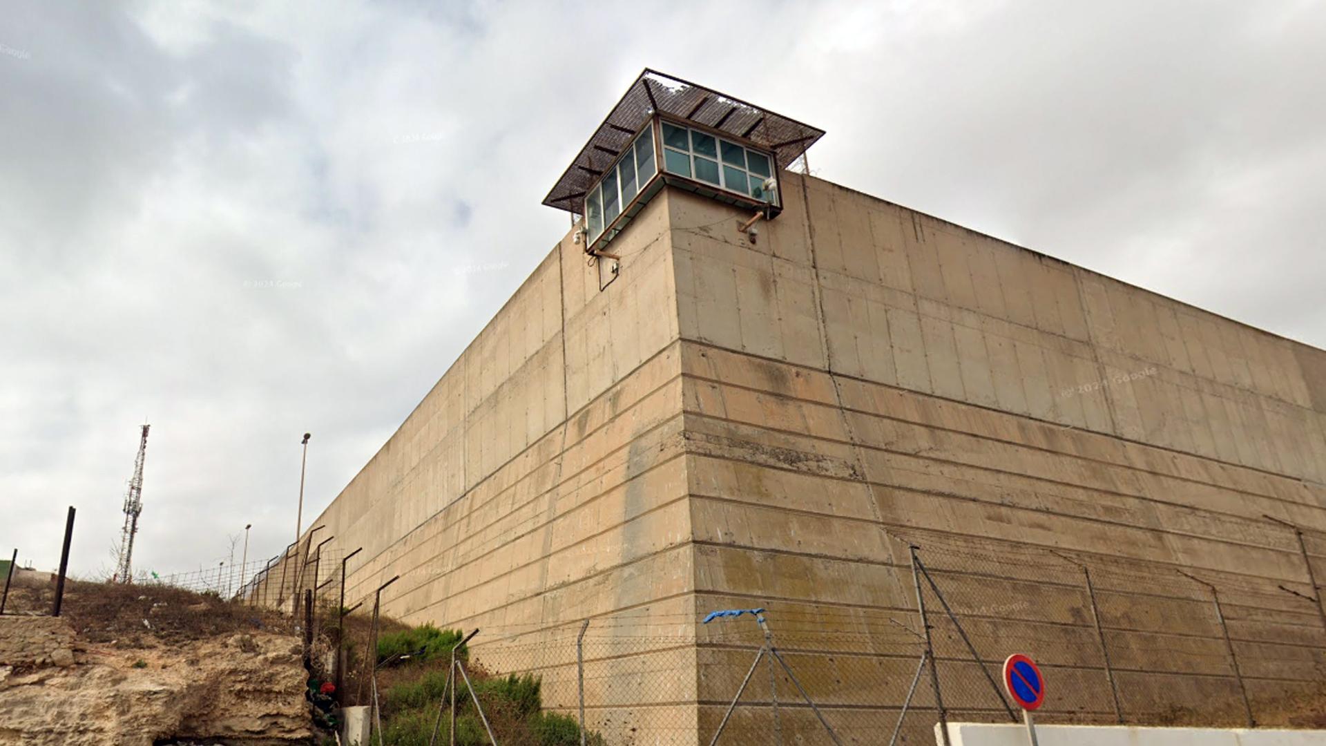 Muros del Centro Penitenciario de Melilla