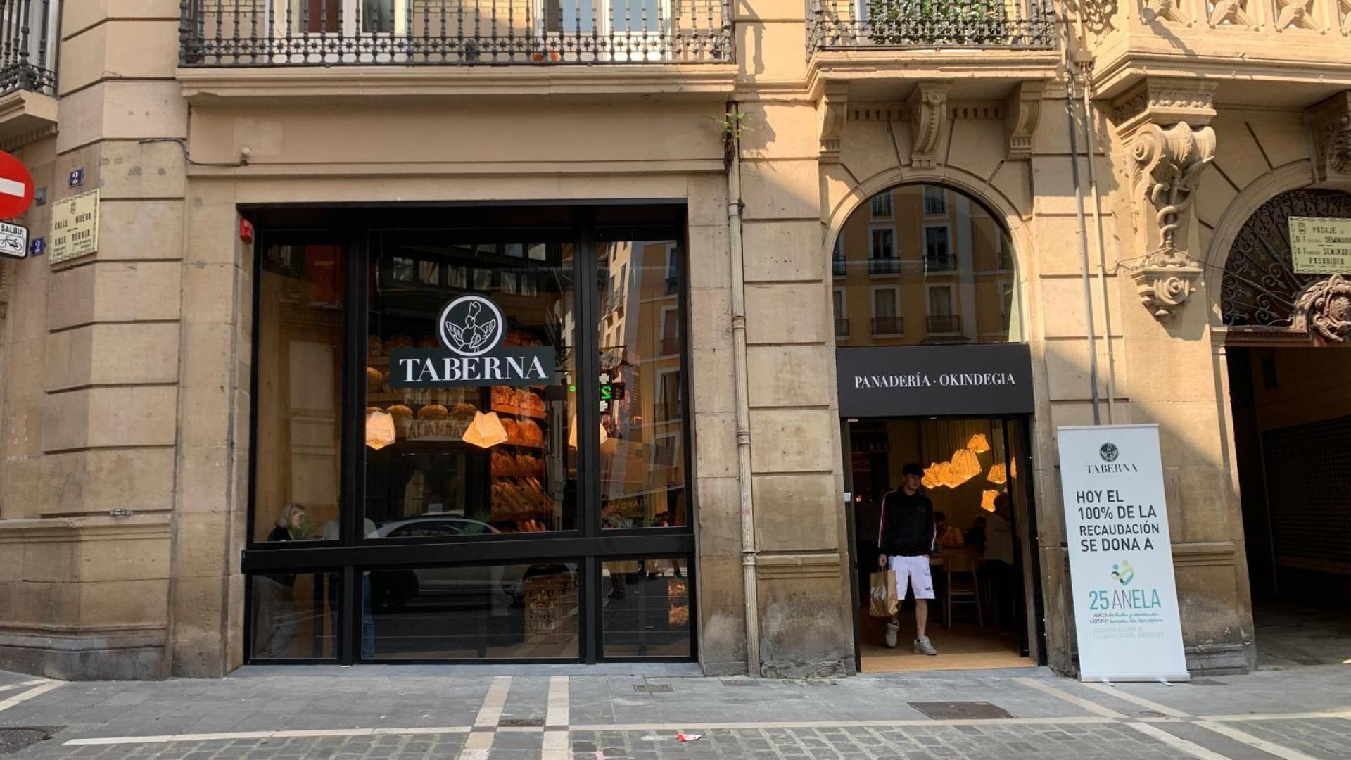 Exterior de la panadería y pastelería Taberna de la calle Nueva