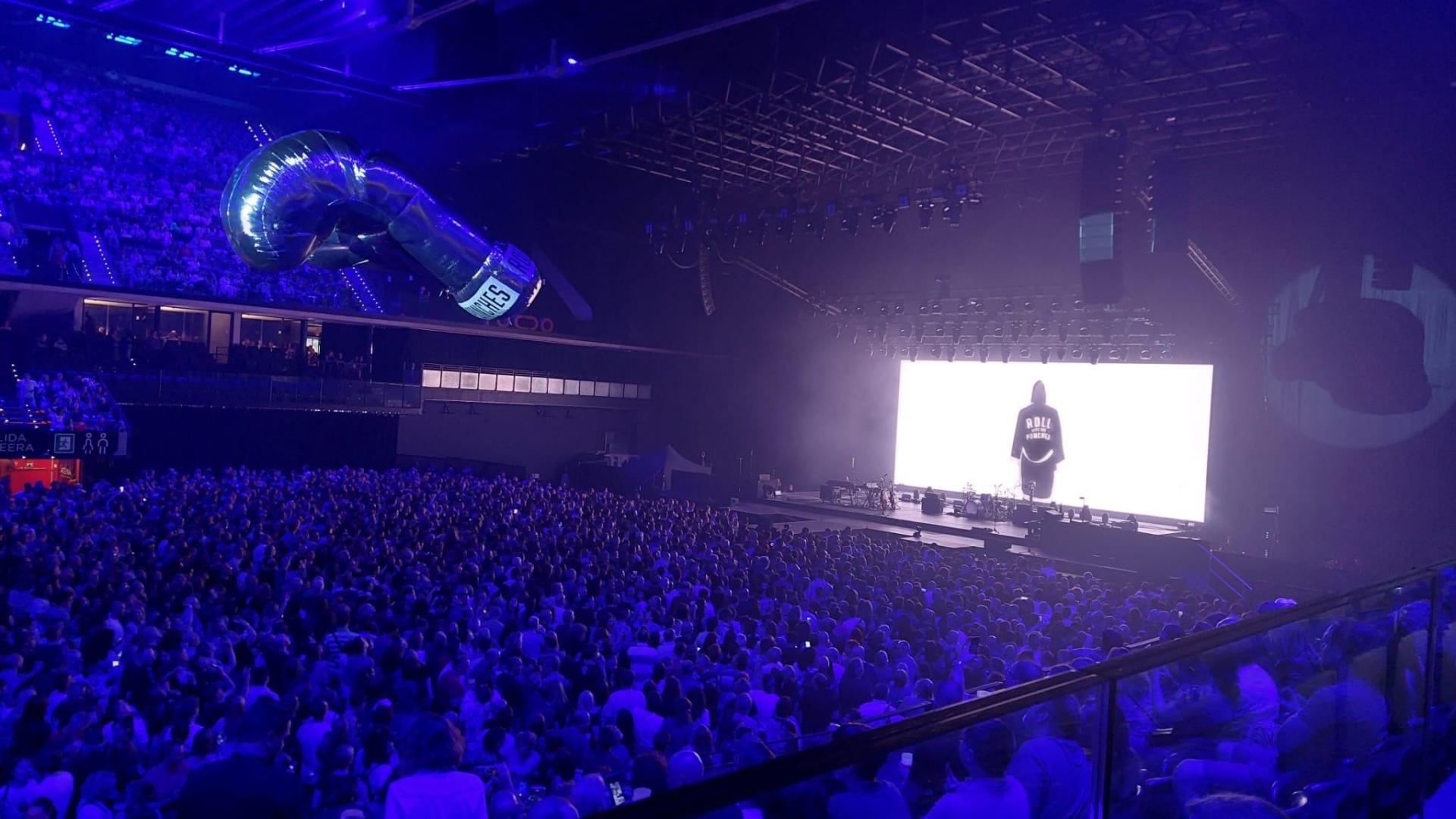 El Pabellón Navarra Arena, prácticamente lleno poco antes del concierto.