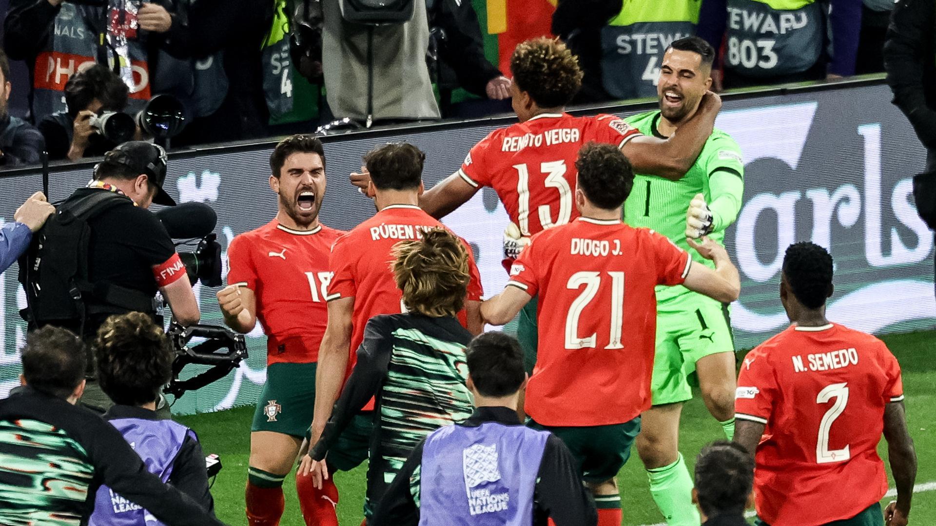Portugal celebra su triunfo contra España en la final de la UEFA Nations League
