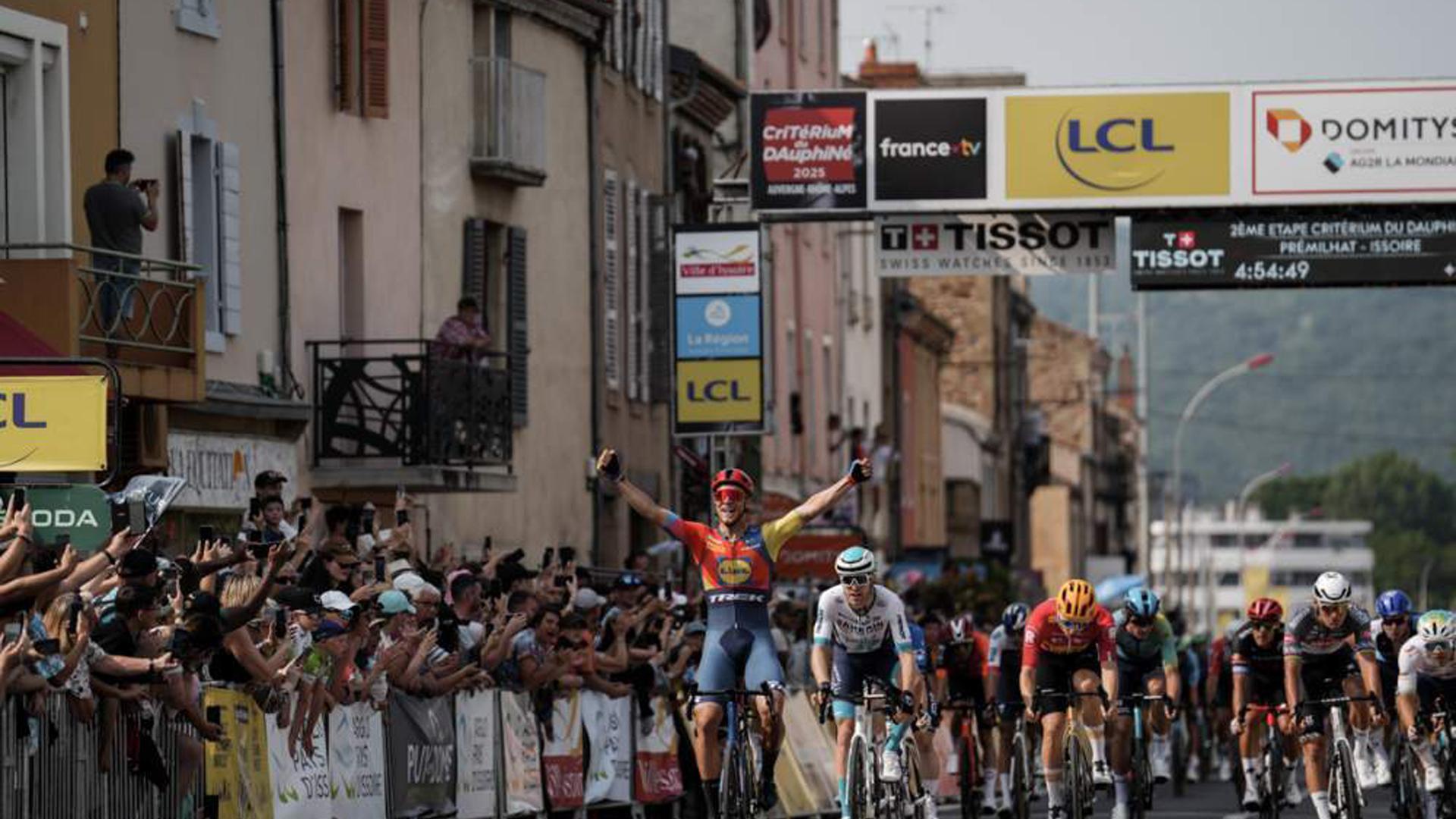 El corredor italiano Jonathan Milan vence en la segunda etapa de la 77 edición del Critérium del Dauphiné