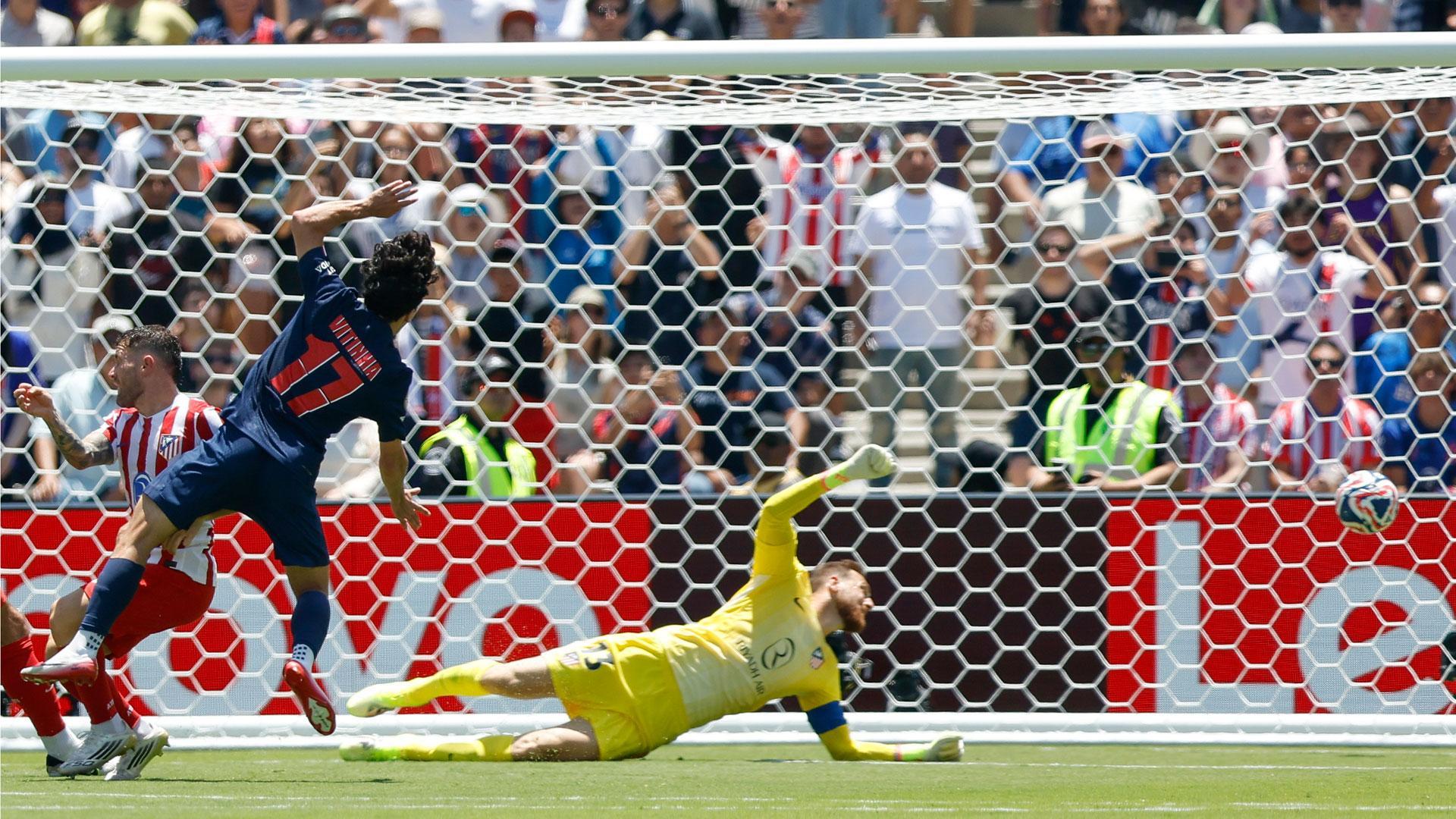 Vitinha bate a Oblak en el partido del Mundial de Clubes que ha enfrentado este domingo a PSG y Atlético de Madrid