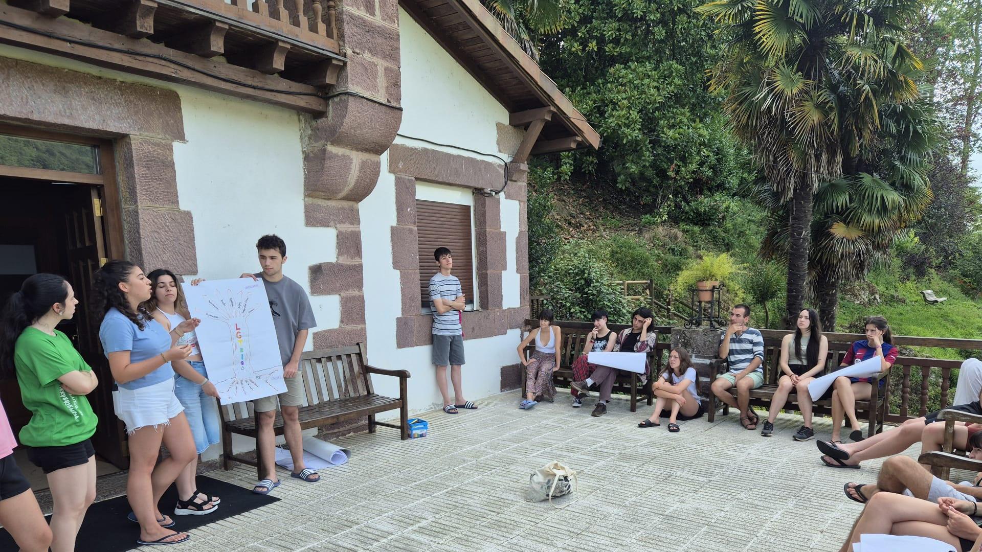 Jóvenes participando en el programa el pasado año