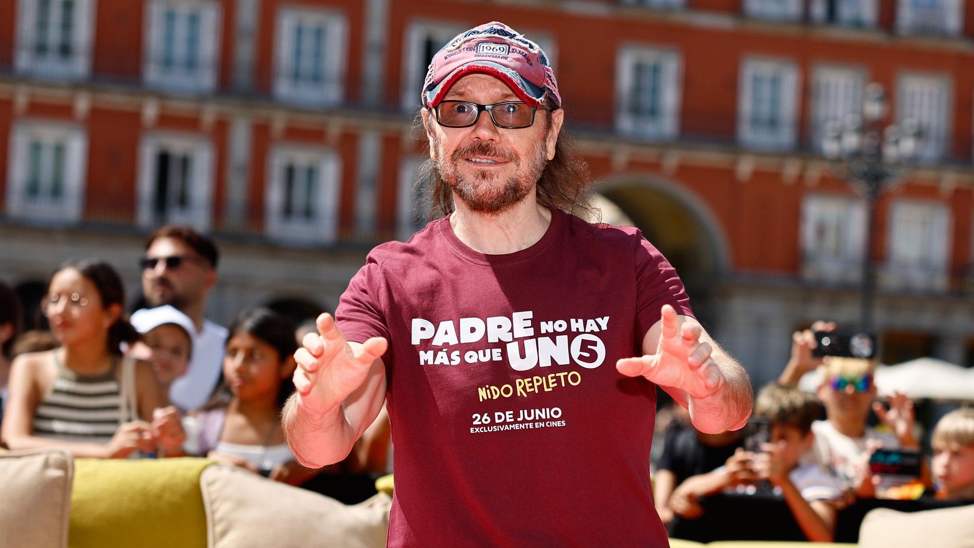 El actor y director Santiago Segura posa durante el pase gráfico de la película 'Padre no hay más que uno 5. Nido repleto'