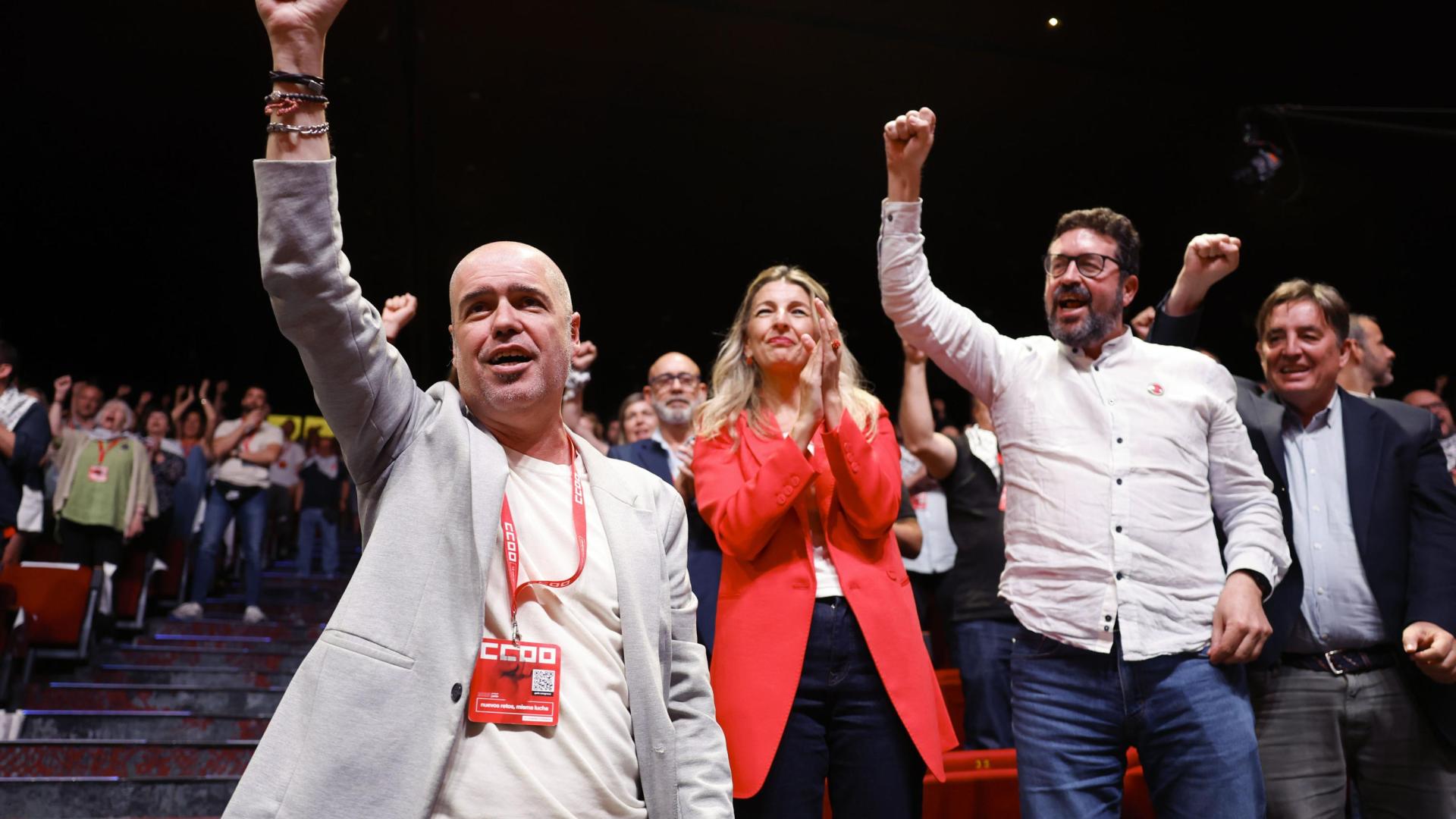 La vicepresidenta segunda del Gobierno, Yolanda Díaz; el secretario general de CCOO, Unai Sordo (i), y el secretario de Estado de Trabajo, Joaquín Pérez (2d), durante el acto de clausura del XIII Congreso Confederal de CCOO en el que Sordo ha salido reelegido como secretario general