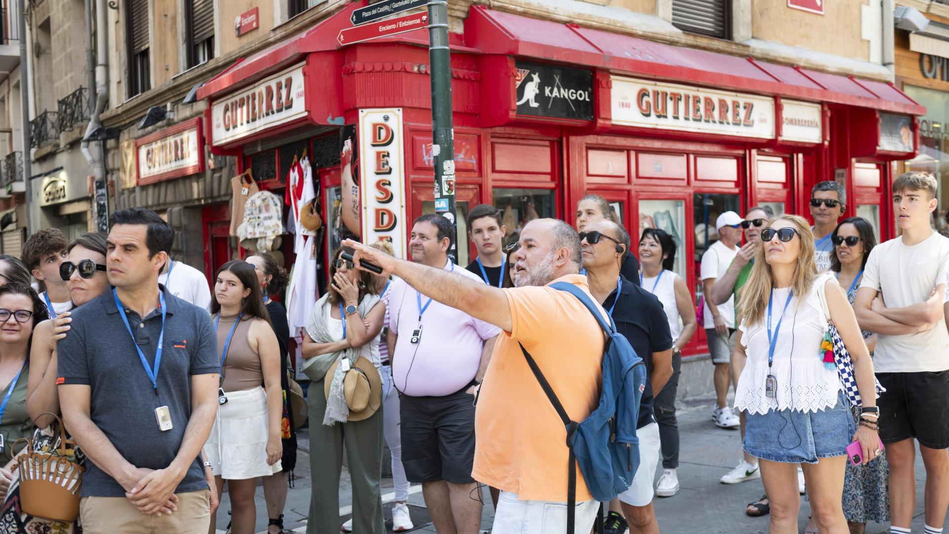 Un grupo de turistas visita Pamplona a finales de julio de 2024