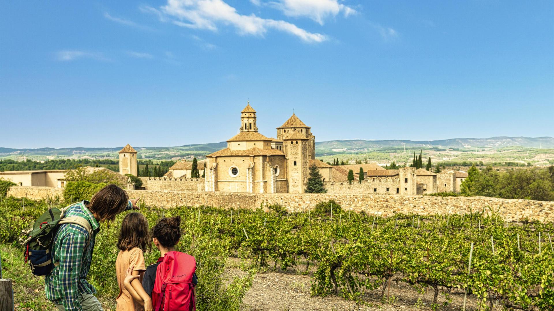 La Costa Daurada ofrece un rico patrimonio cultural, tradiciones y rutas, que enriquecerán tu visita