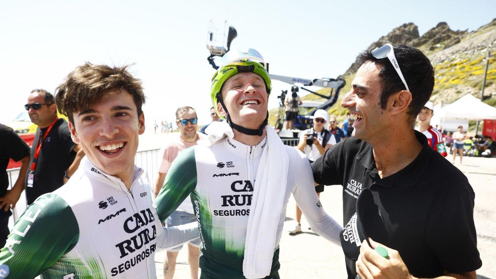 Abel Balderstone, del equipo navarro Caja Rural-Seguros RGA, celebra el triunfo