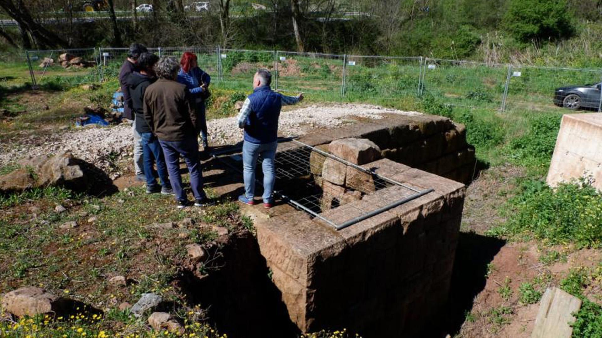 Visita de la comisión parlamentaria de Cultura, Deporte y Turismo a la presa romana de Mues