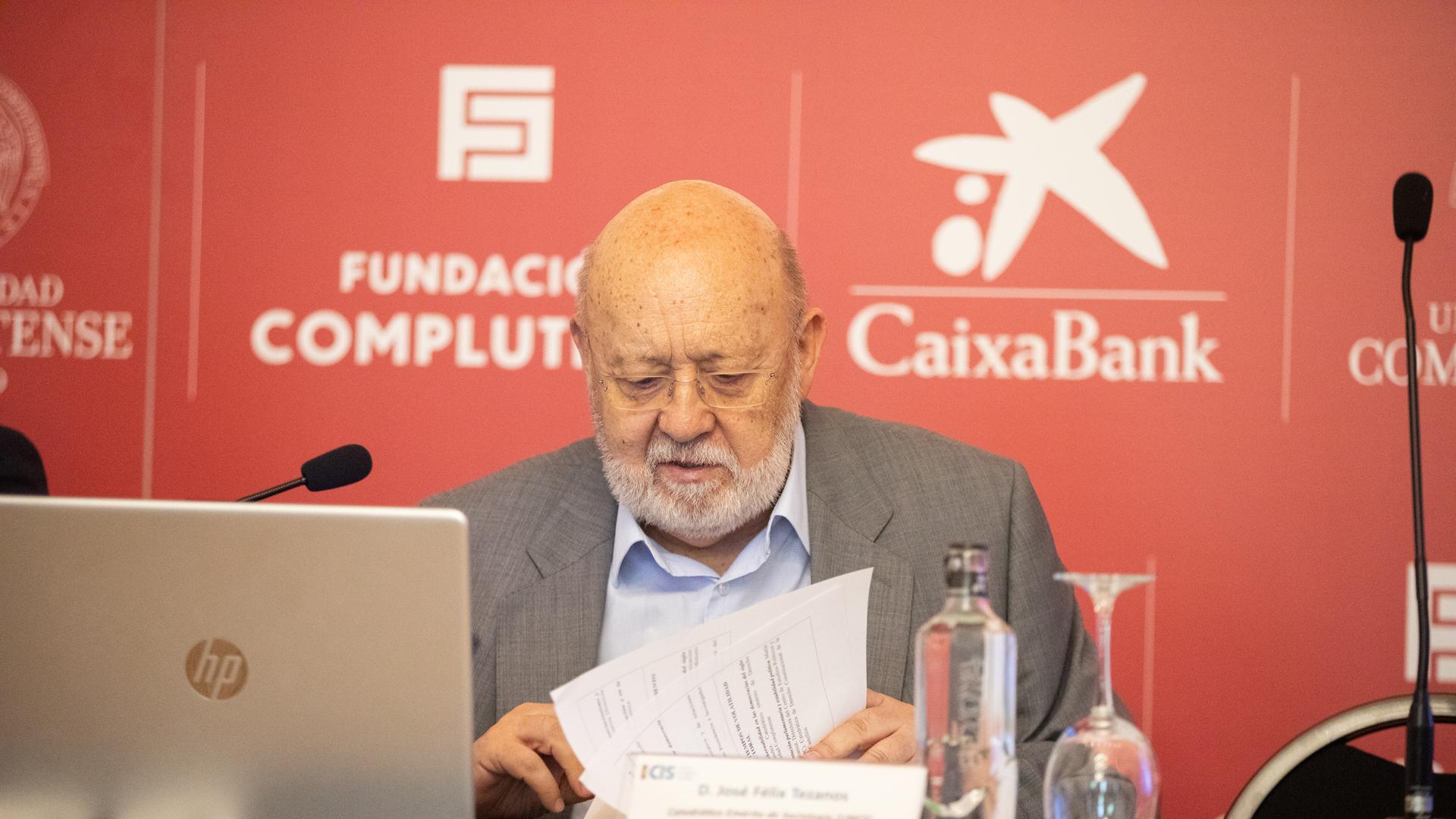 El presidente del CIS, José Félix Tezanos, en el curso 'Democracia y opinión pública en el siglo XXI' dentro de los Cursos Complutense de Verano