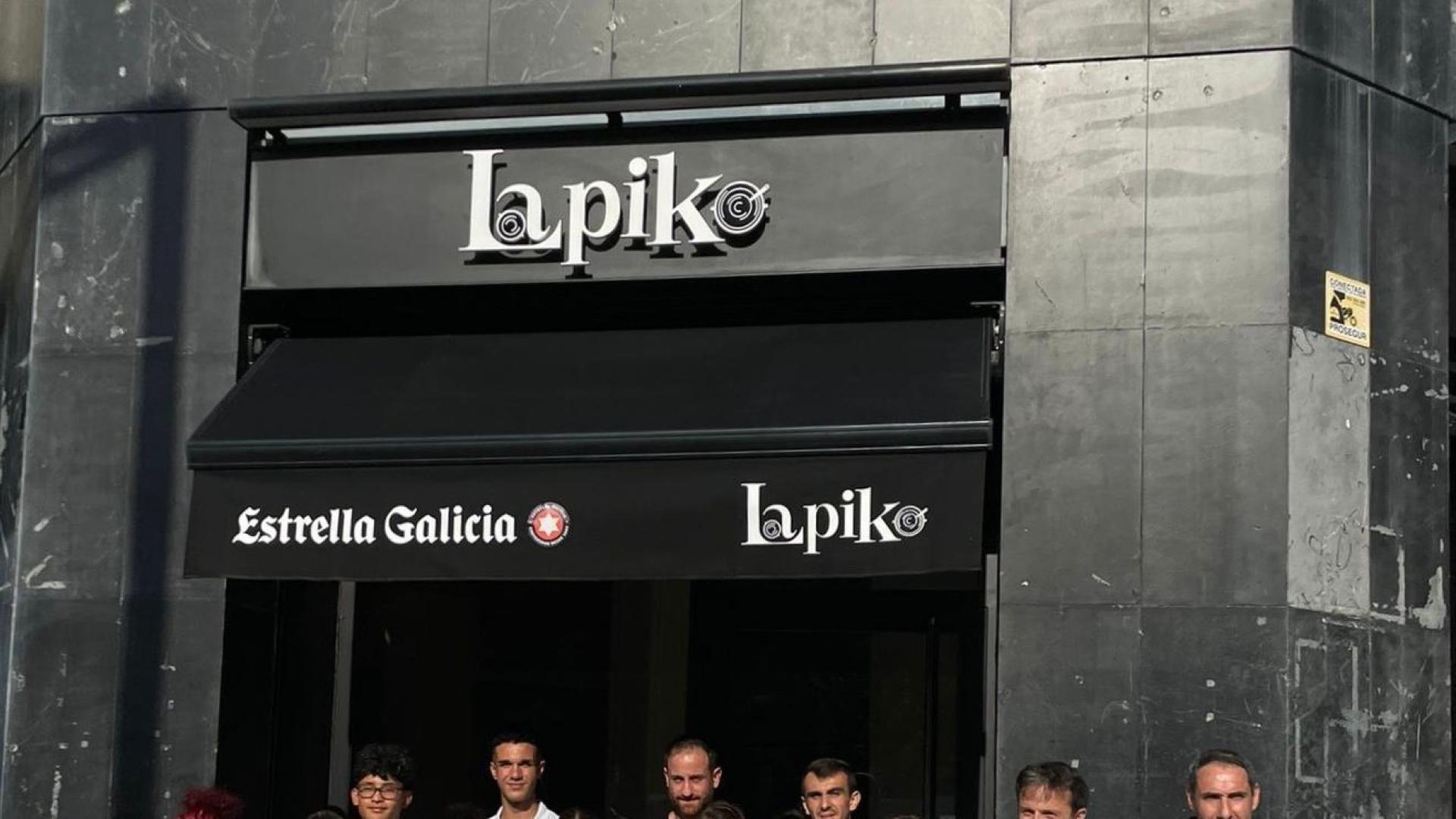 Trabajadores del nuevo restaurante Lapiko en su inauguración este miércoles