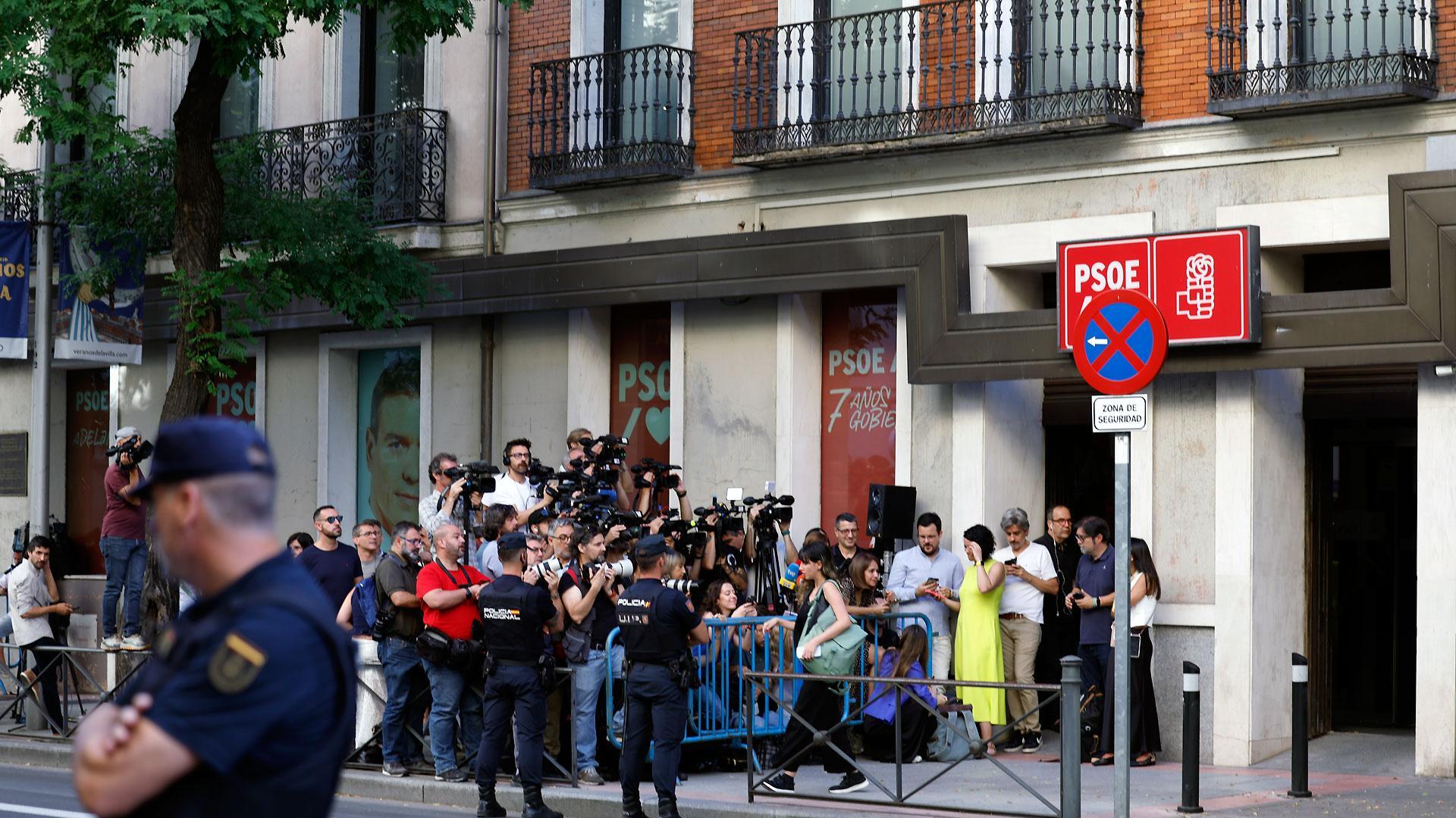 Sede del PSOE en la calle Ferráz este sábado por la mañana