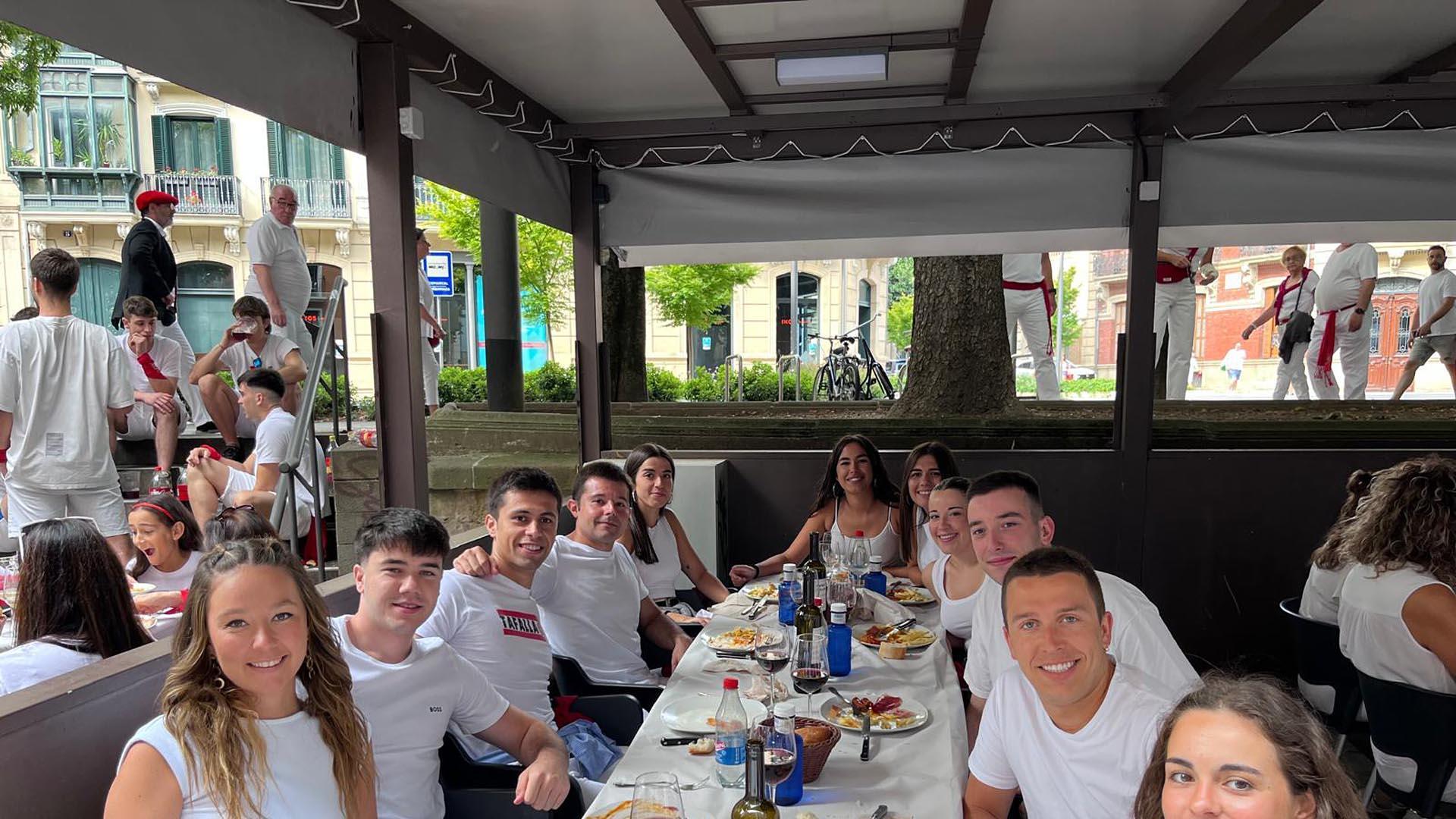 Fotos de los almuerzo del 6 de julio de San Fermín 2025 /