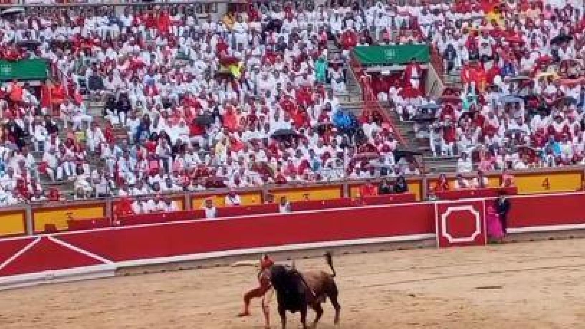 Efectiva estocada de Daniel Luque al primer intento