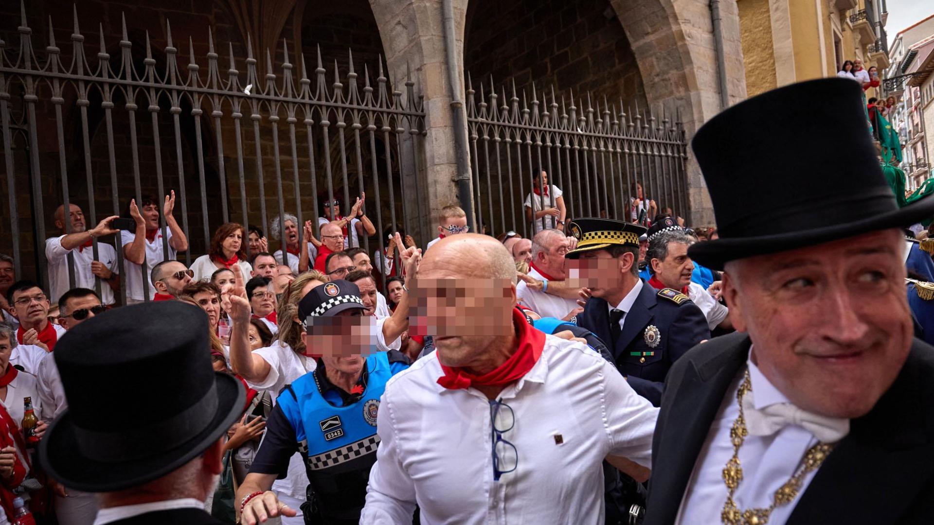 Asiron, al paso de la procesión por San Saturnino