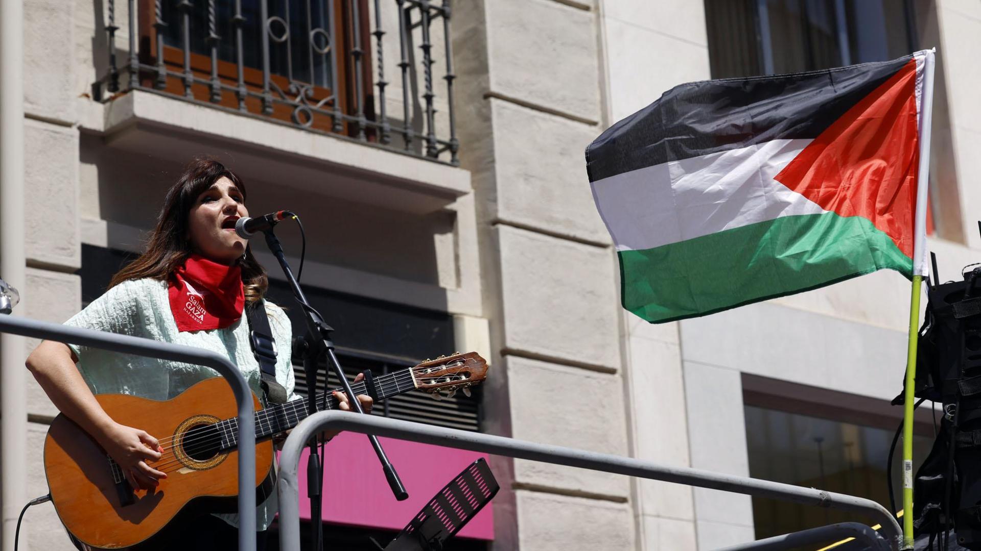 La cantante Rozalén participa en el homenaje a Germán para interpretar su canción 'Justo'