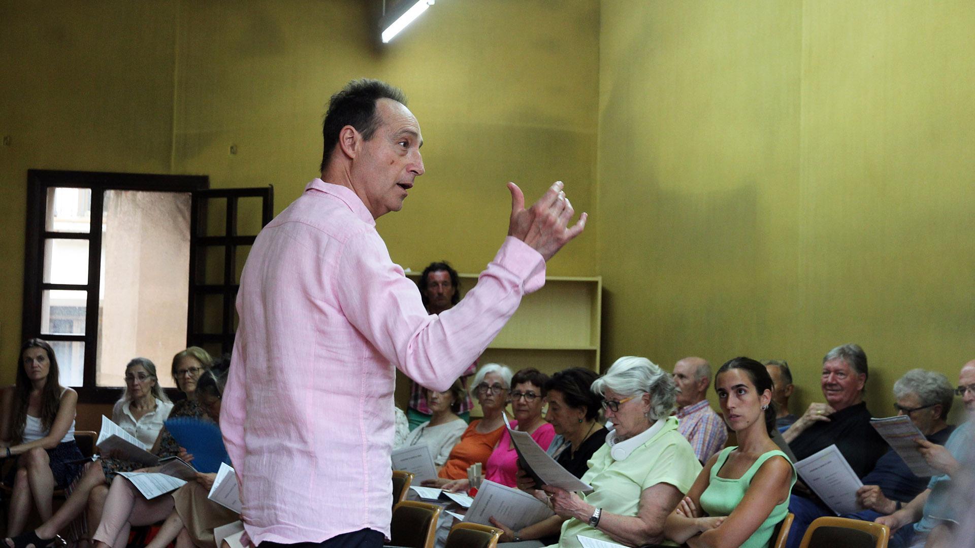 El director tudelano José Mª Lafuente durante uno de los ensayos del Coro Joaquín Gaztambide /