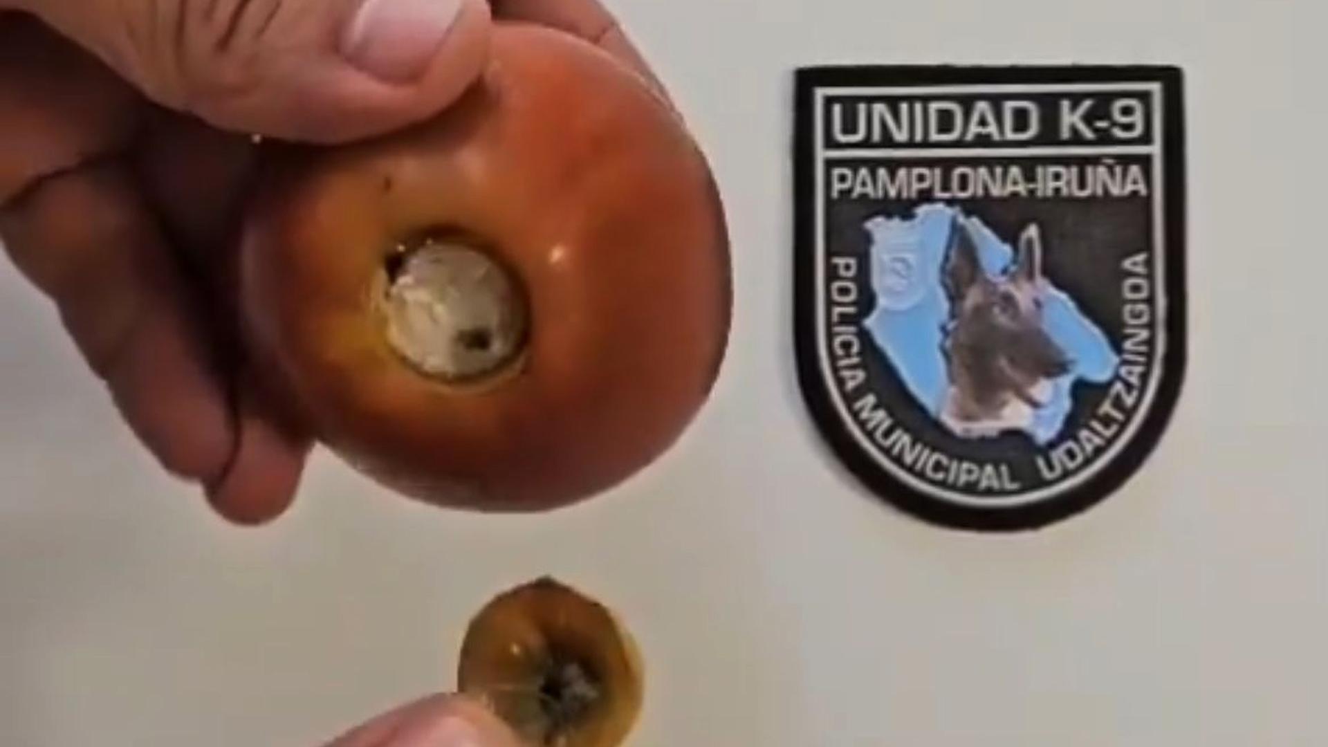 El ingenioso sistema con la droga en el interior de la manzana /