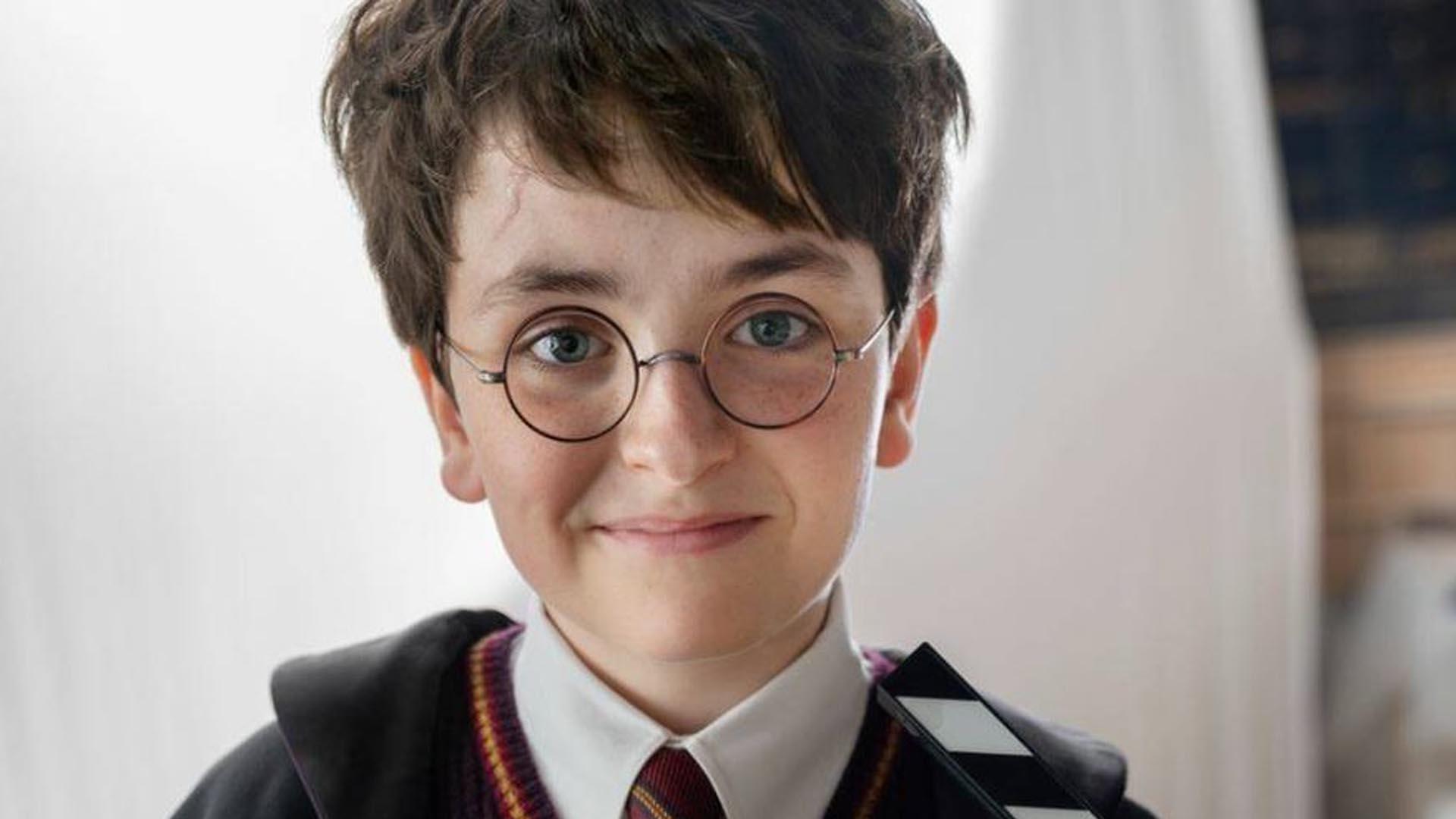 Primera imagen de Dominic McLaughlin caracterizado como Harry Potter