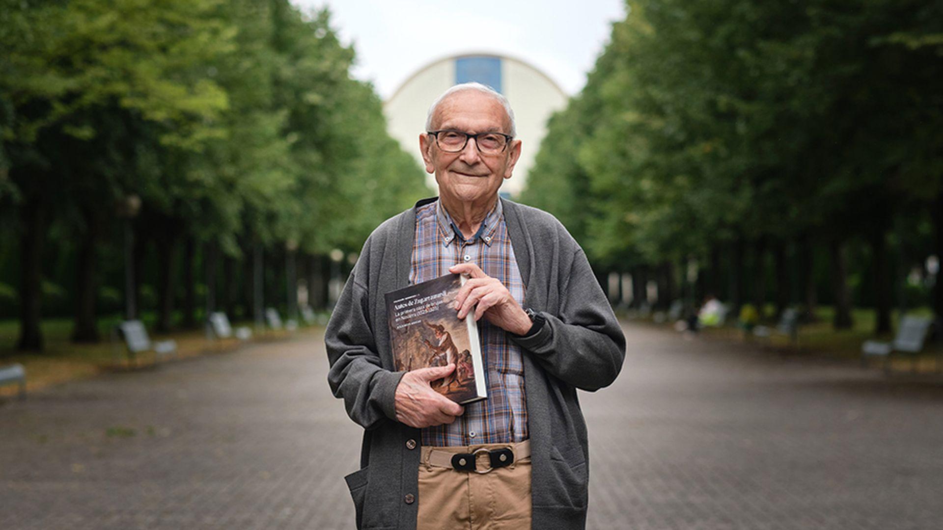 Jesús Moya Mangas, autor del libro sobre brujería en Navarra, fotografiado en el campus de Arrosadia