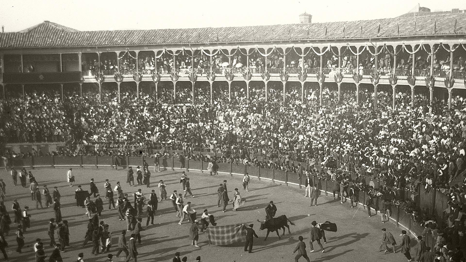 Interior de la plaza hacia 1920