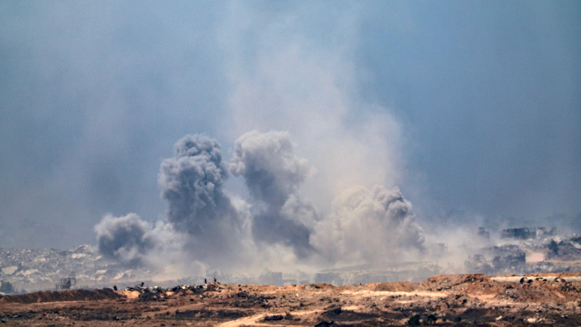 Humo tras un ataque aéreo en Gaza