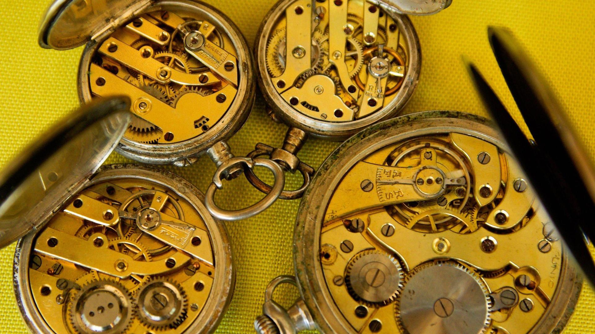 Imagen de varios relojes.
