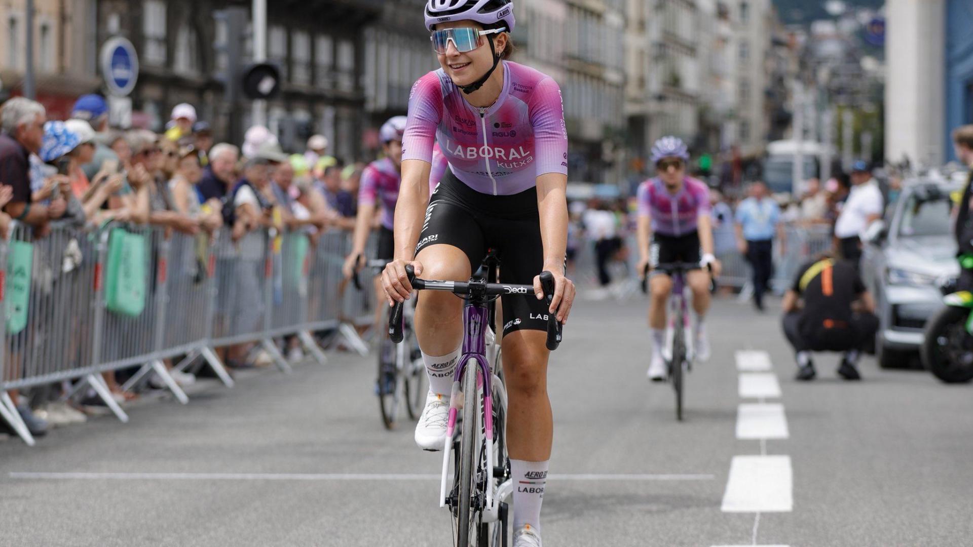 La ciclista navarra Idoia Eraso (Laboral Kutxa) participa en su primer Tour de Francia