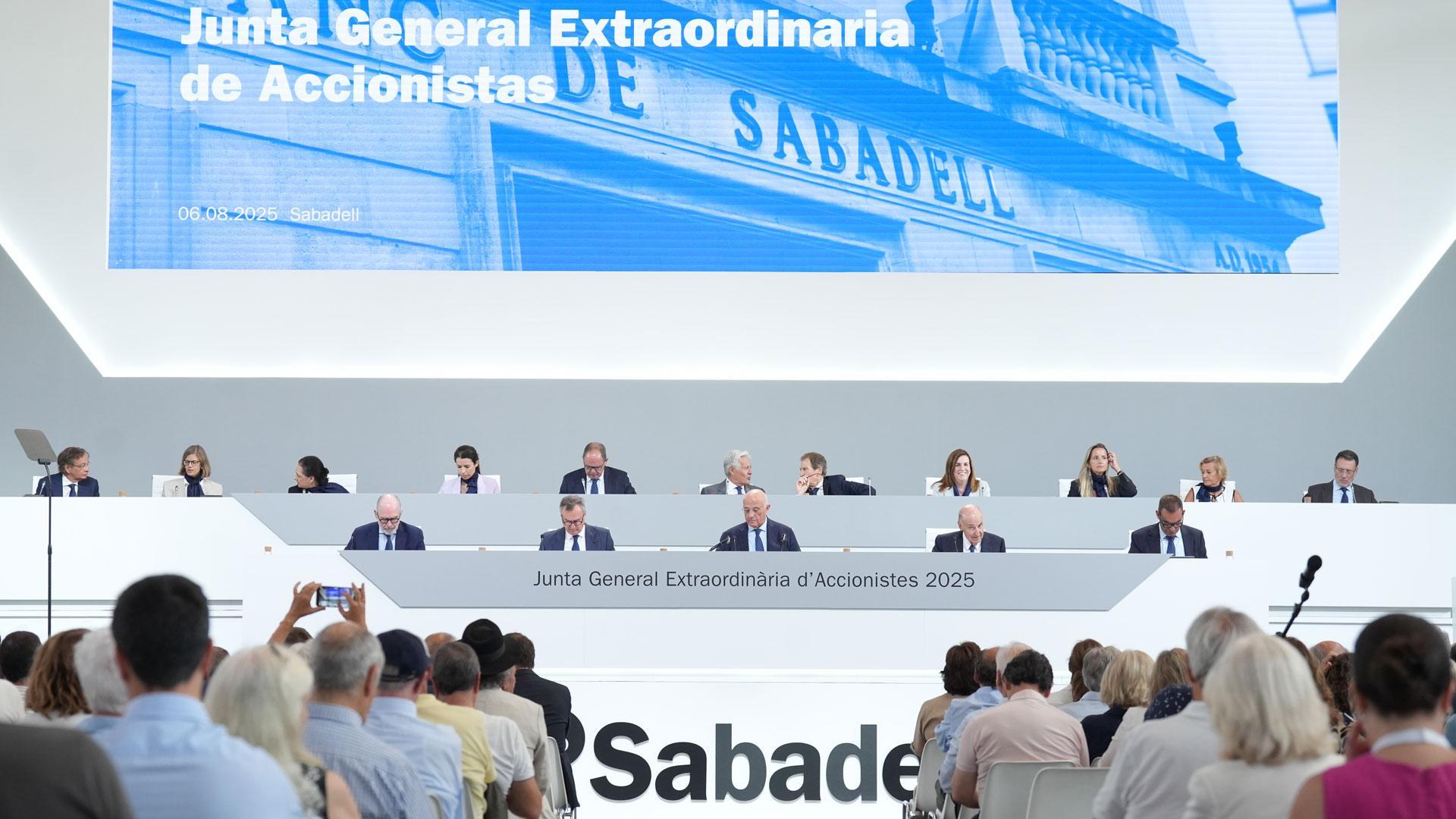 Junta general extraordinaria de accionistas de Banco Sabadell en la que se ha aprobado la venta de TSB a Banco Santander