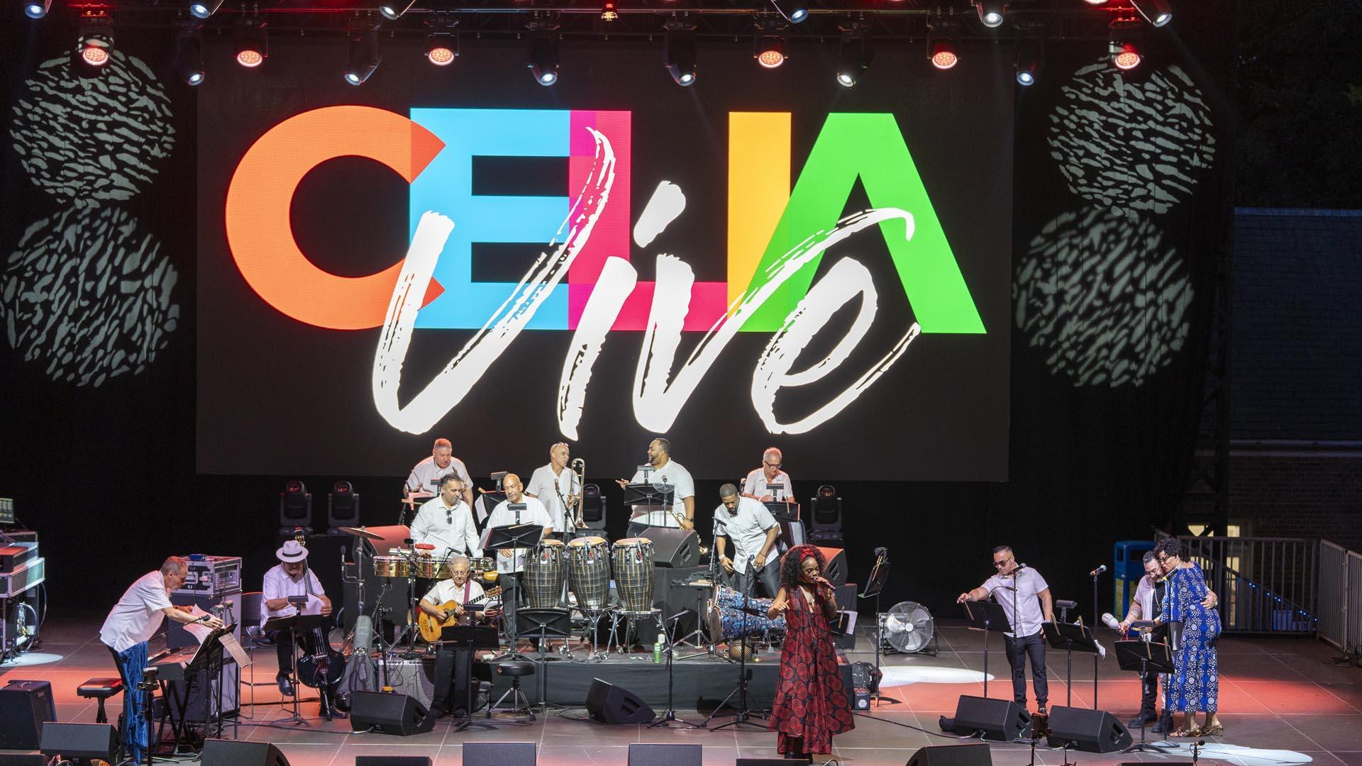 La cantante cubana Brenda Navarrete, durante su actuación en el homenaje a Celia Cruz en Nueva York