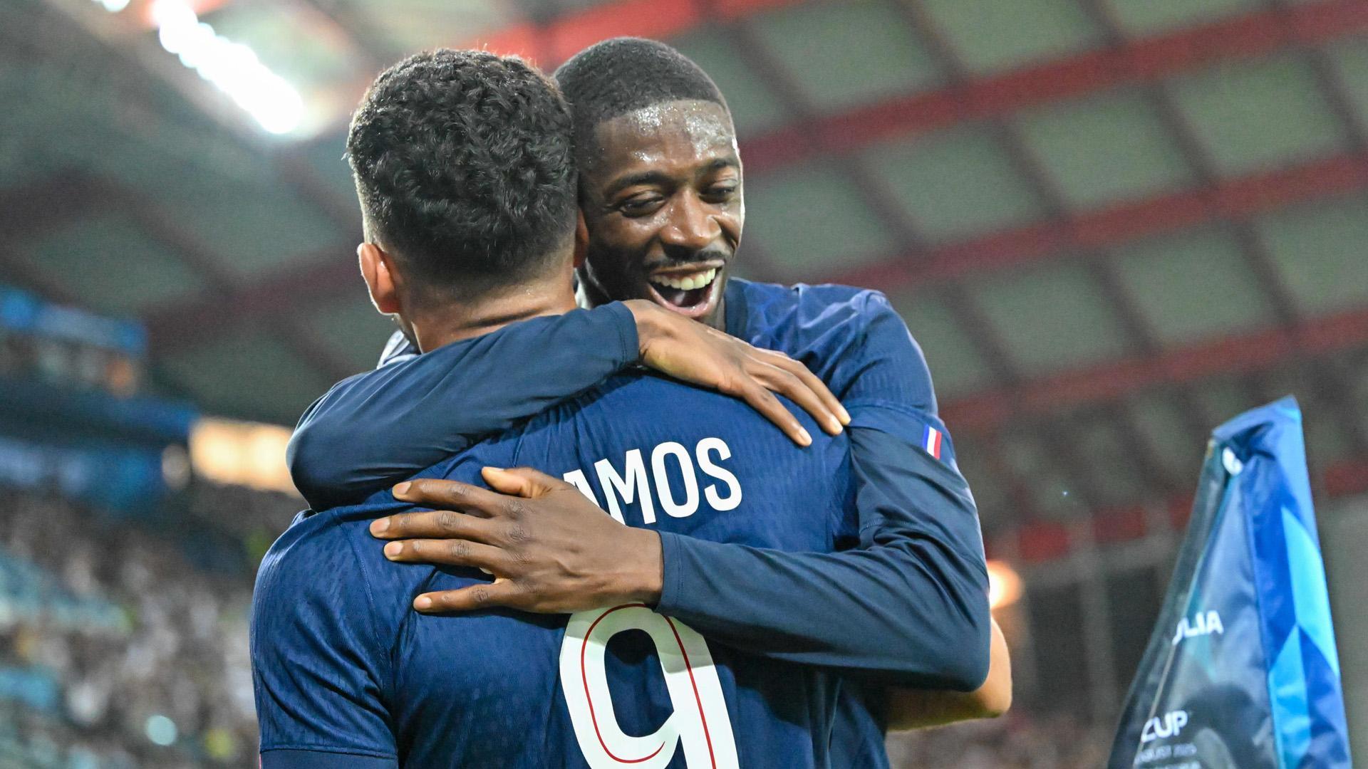 Dembele y Gonzalo Ramos celebran el gol del empate del PSG