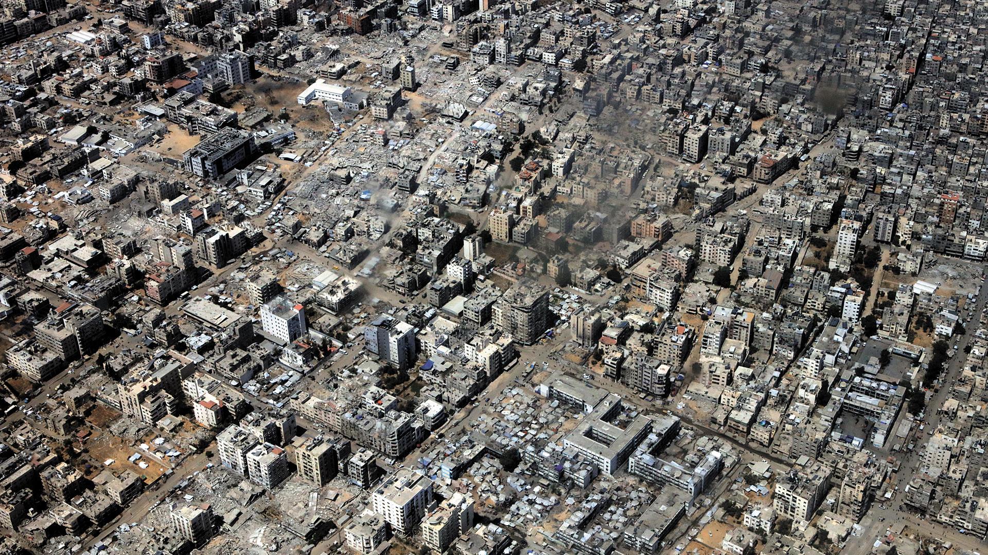Fotografía aérea de Gaza tomada este domingo desde un avión de la Real Fuerza Aérea Jordana