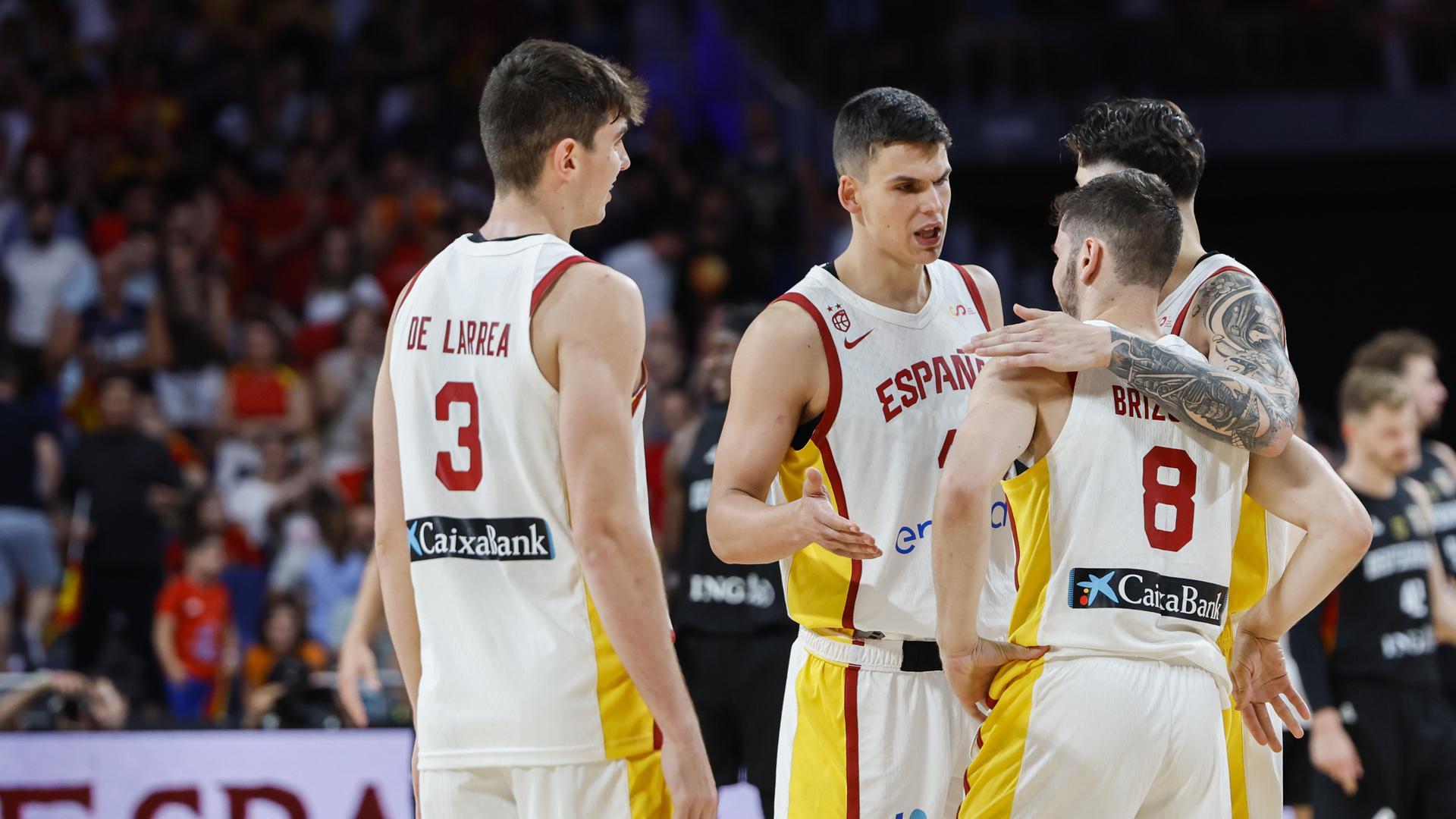 Algunos de los jugadores de la selección española, tras el último amistoso ante Alemania de cara al Eurobasket