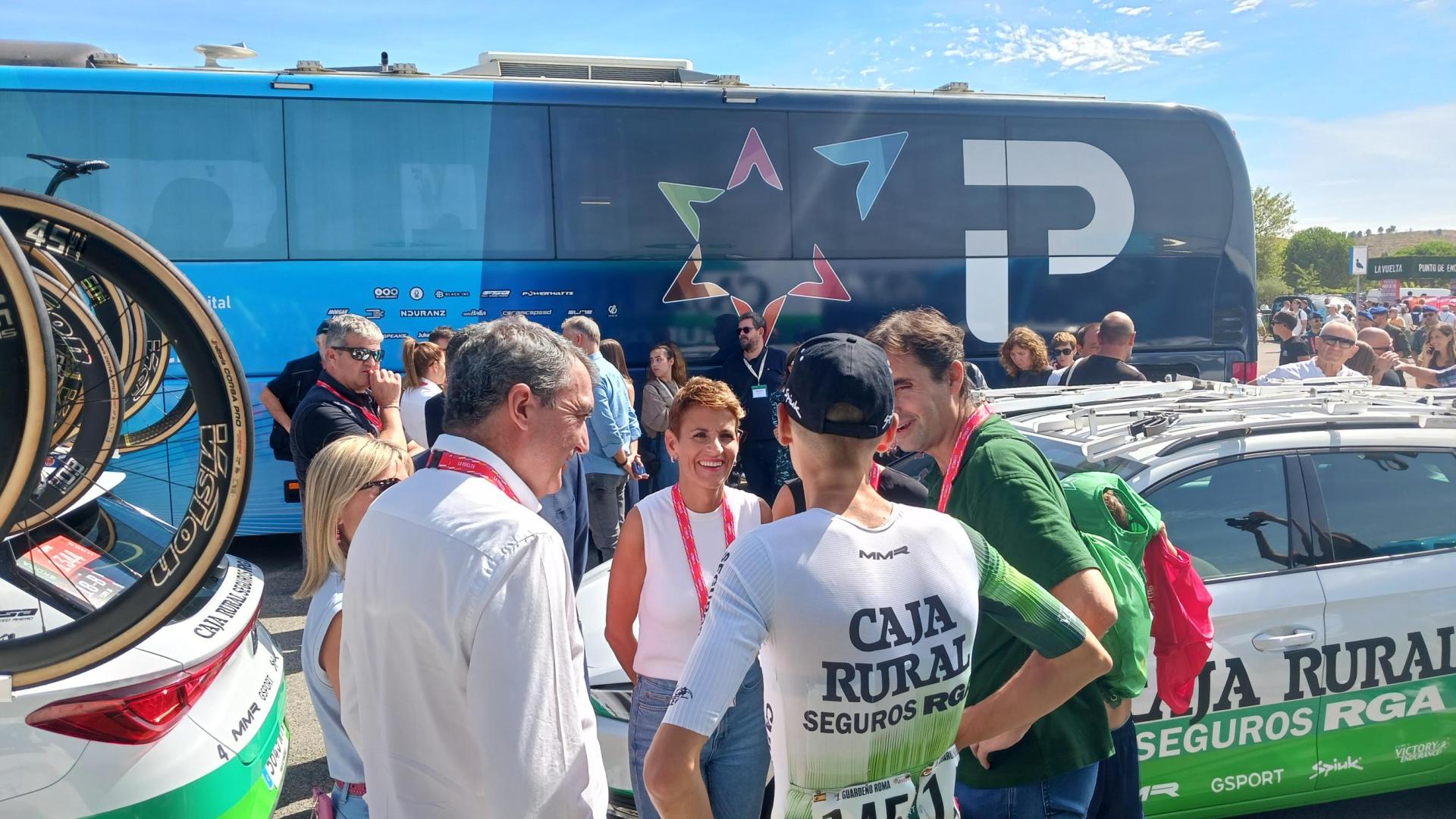 La presidenta Chivite y Guillén, con el Caja